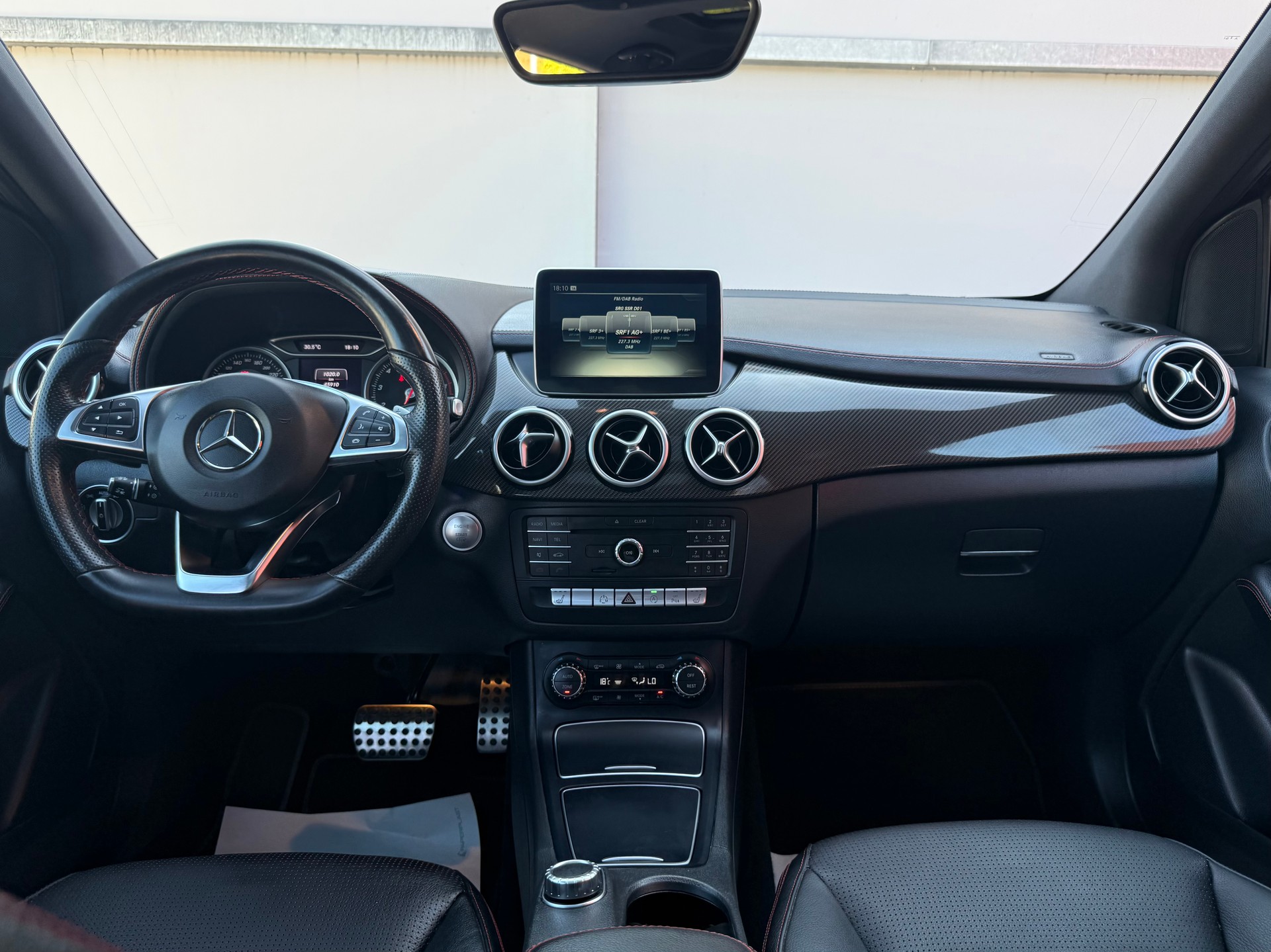 MERCEDES-BENZ B 250 AMG Line 4Matic 7G-DCT-image-6