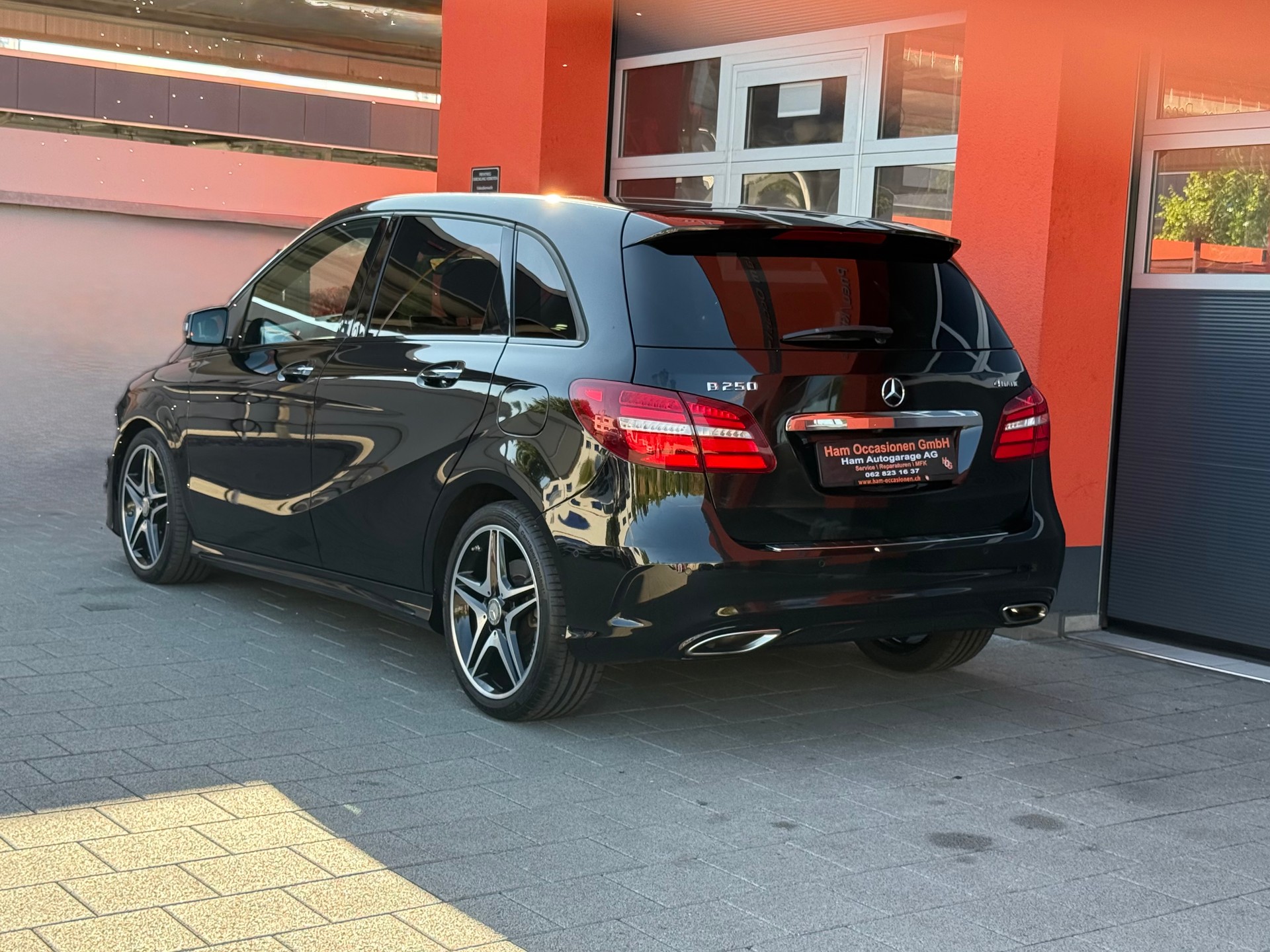 MERCEDES-BENZ B 250 AMG Line 4Matic 7G-DCT-image-2
