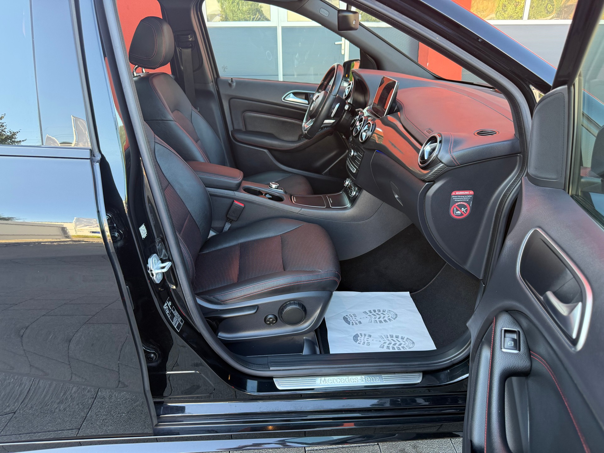 MERCEDES-BENZ B 250 AMG Line 4Matic 7G-DCT-image-12