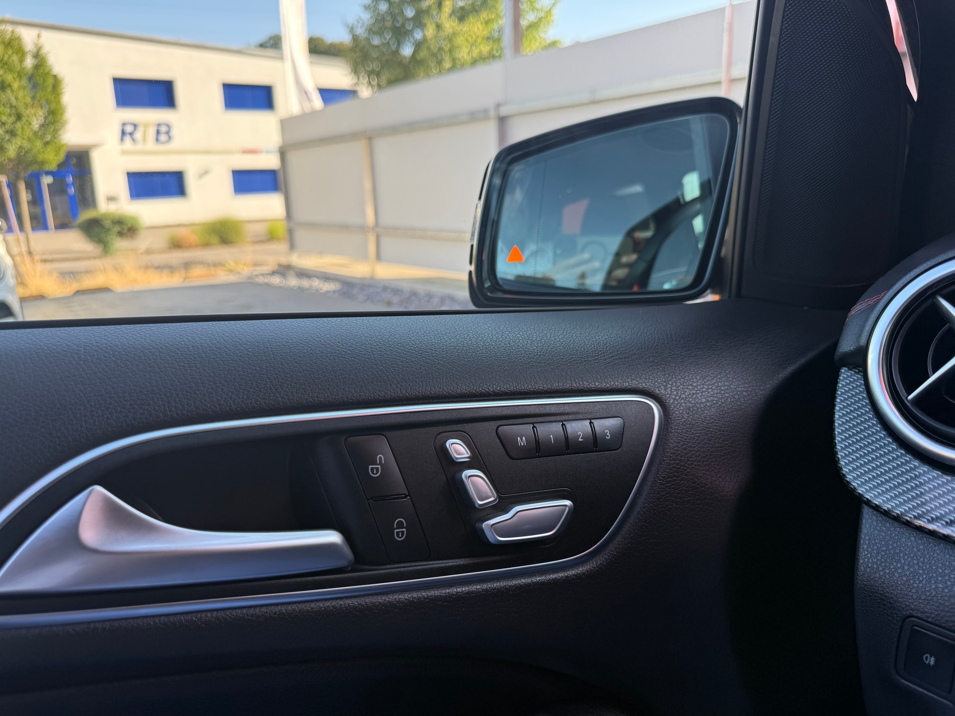 MERCEDES-BENZ B 250 AMG Line 4Matic 7G-DCT-image-10