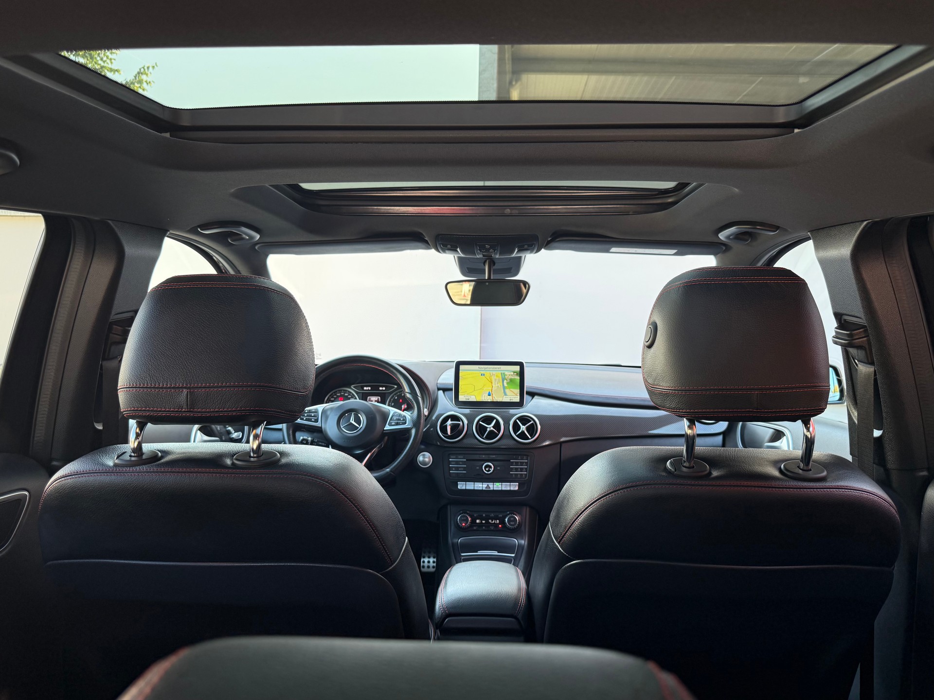 MERCEDES-BENZ B 250 AMG Line 4Matic 7G-DCT-image-5