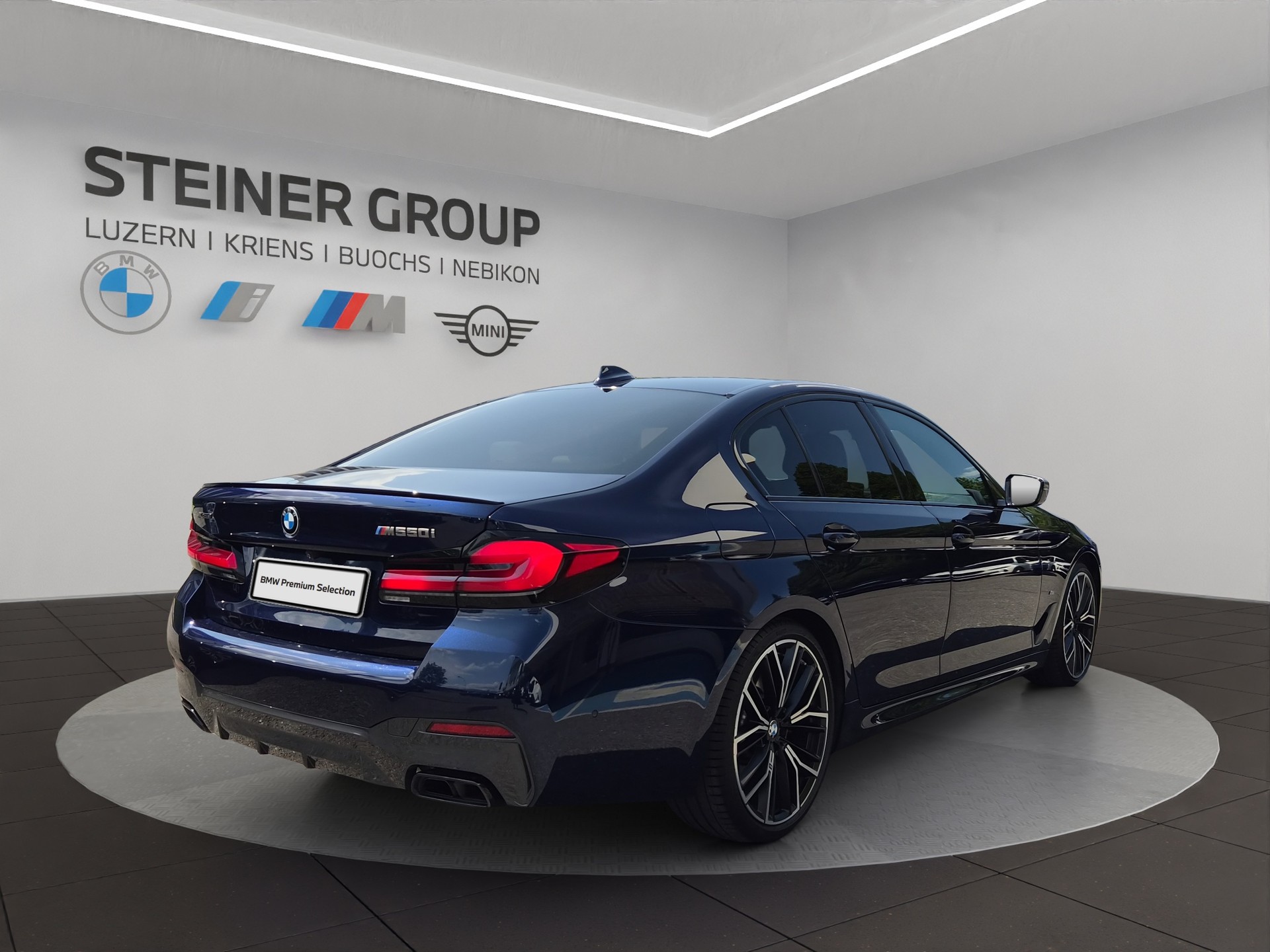 BMW M550i xDrive Steptronic-image-4