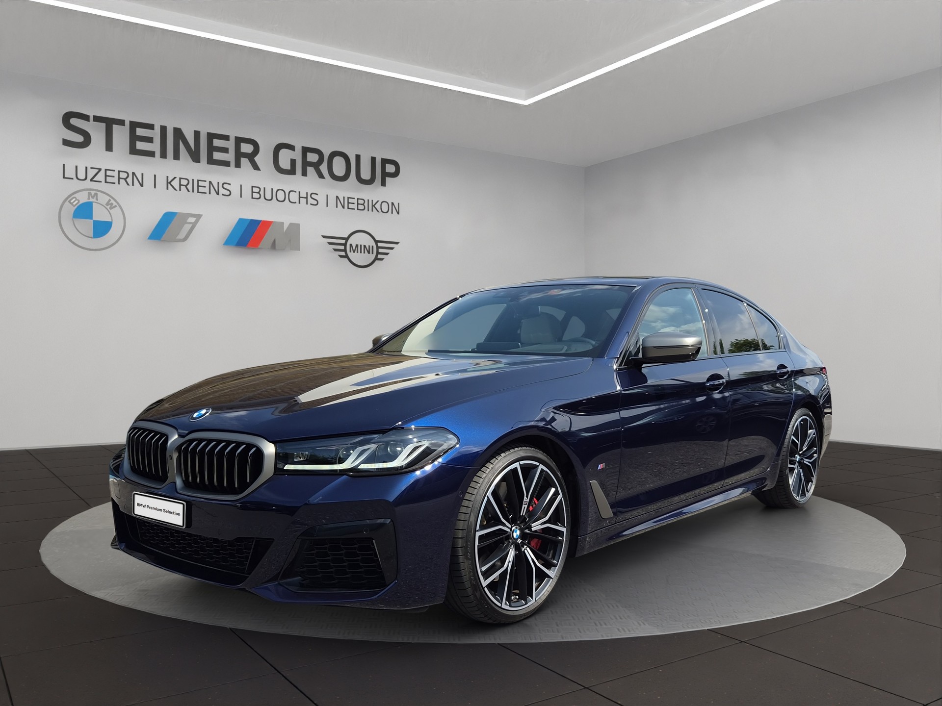 BMW M550i xDrive Steptronic-image-0
