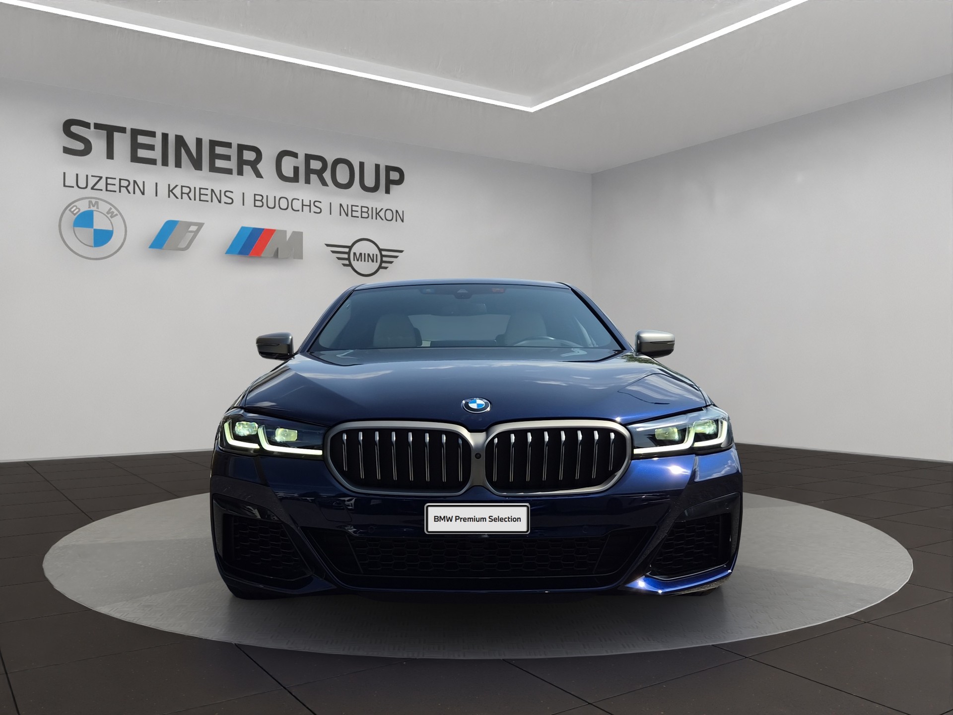BMW M550i xDrive Steptronic-image-1
