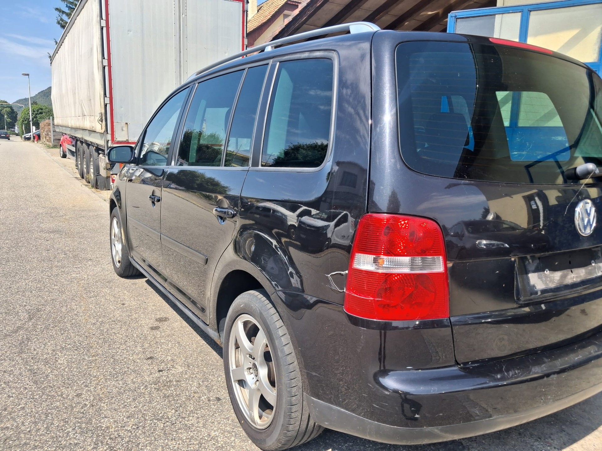 VW Touran 2.0 FSI Highline-image-5