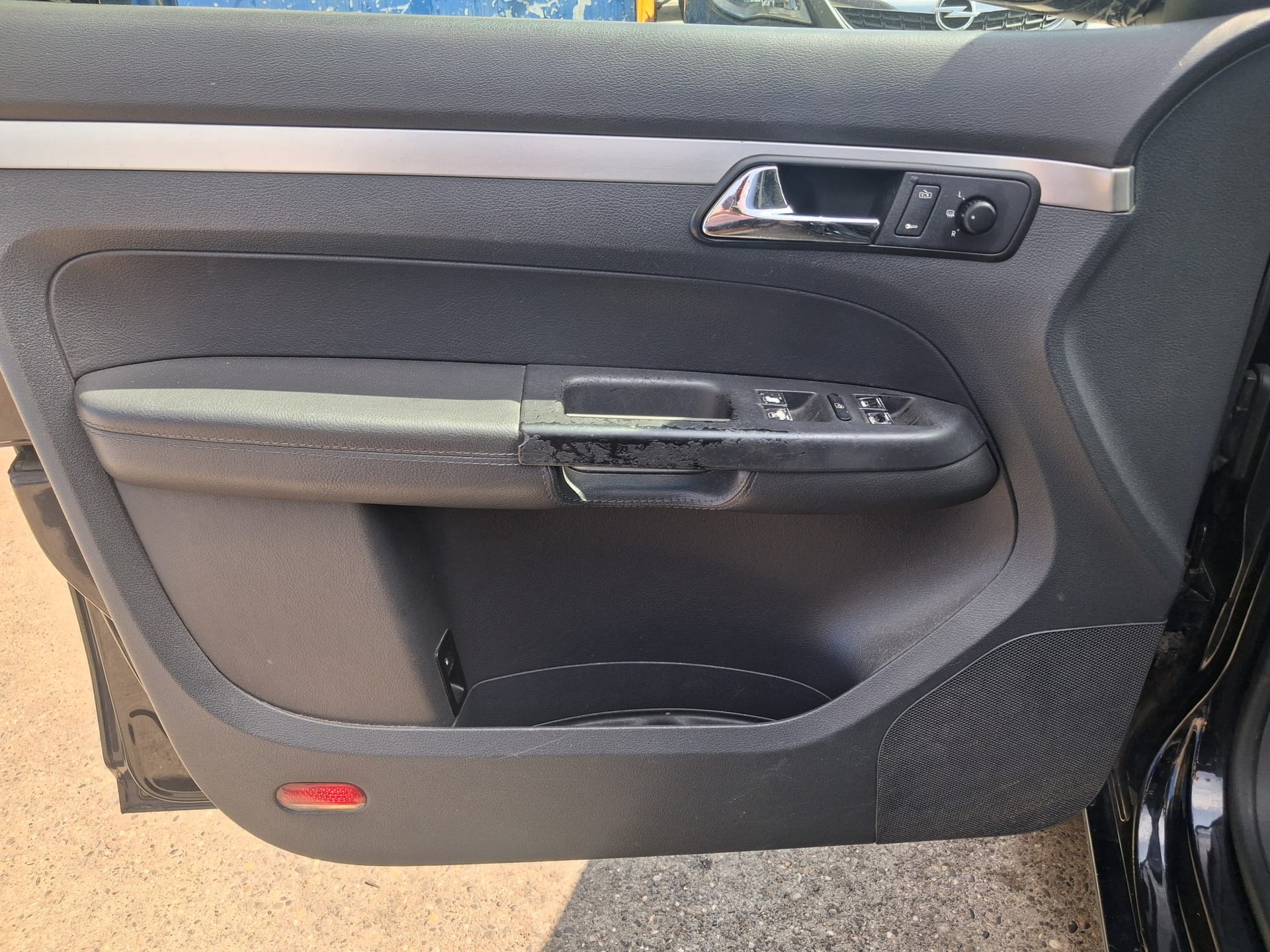 VW Touran 2.0 FSI Highline-image-11