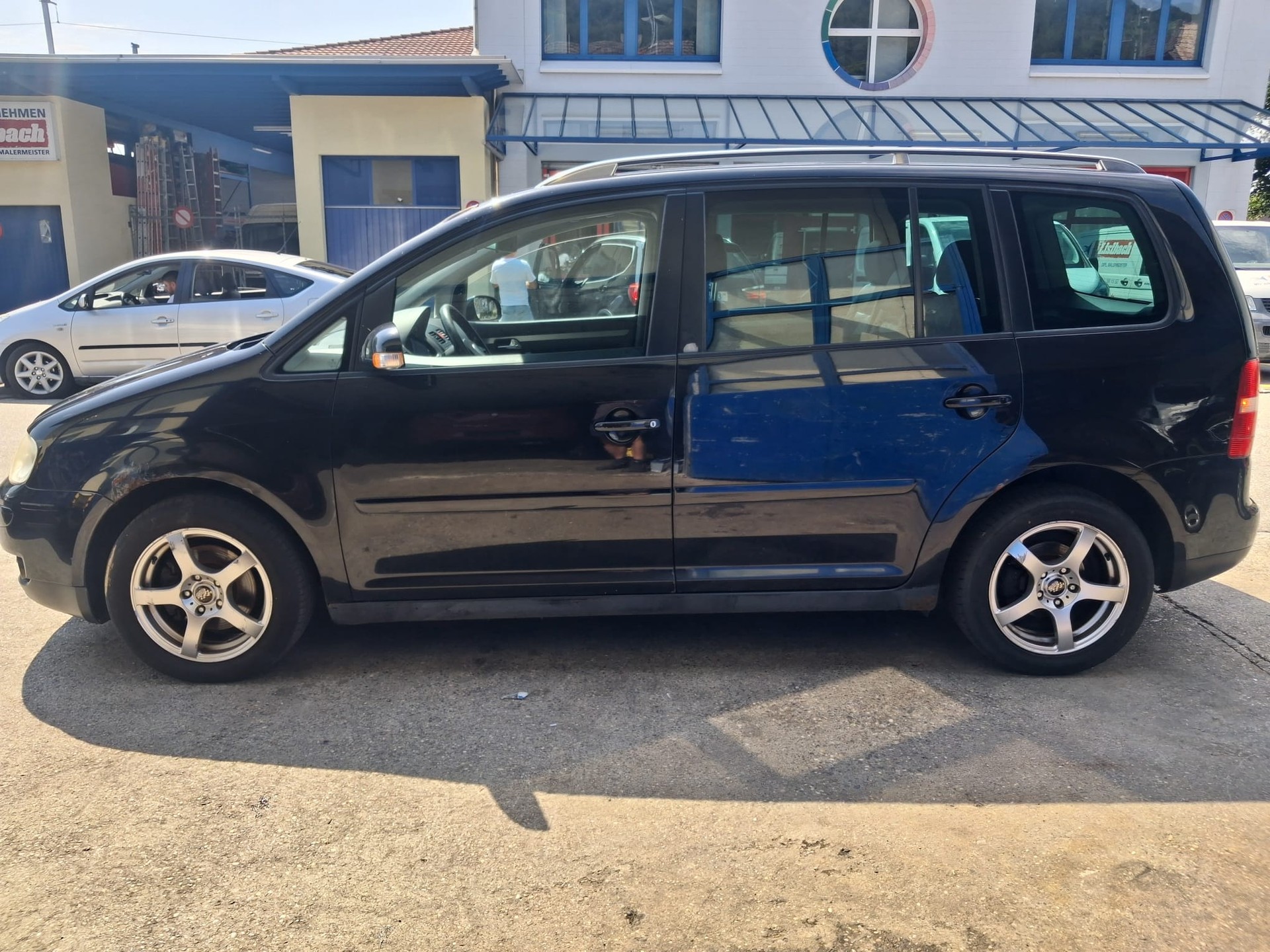 VW Touran 2.0 FSI Highline-image-6