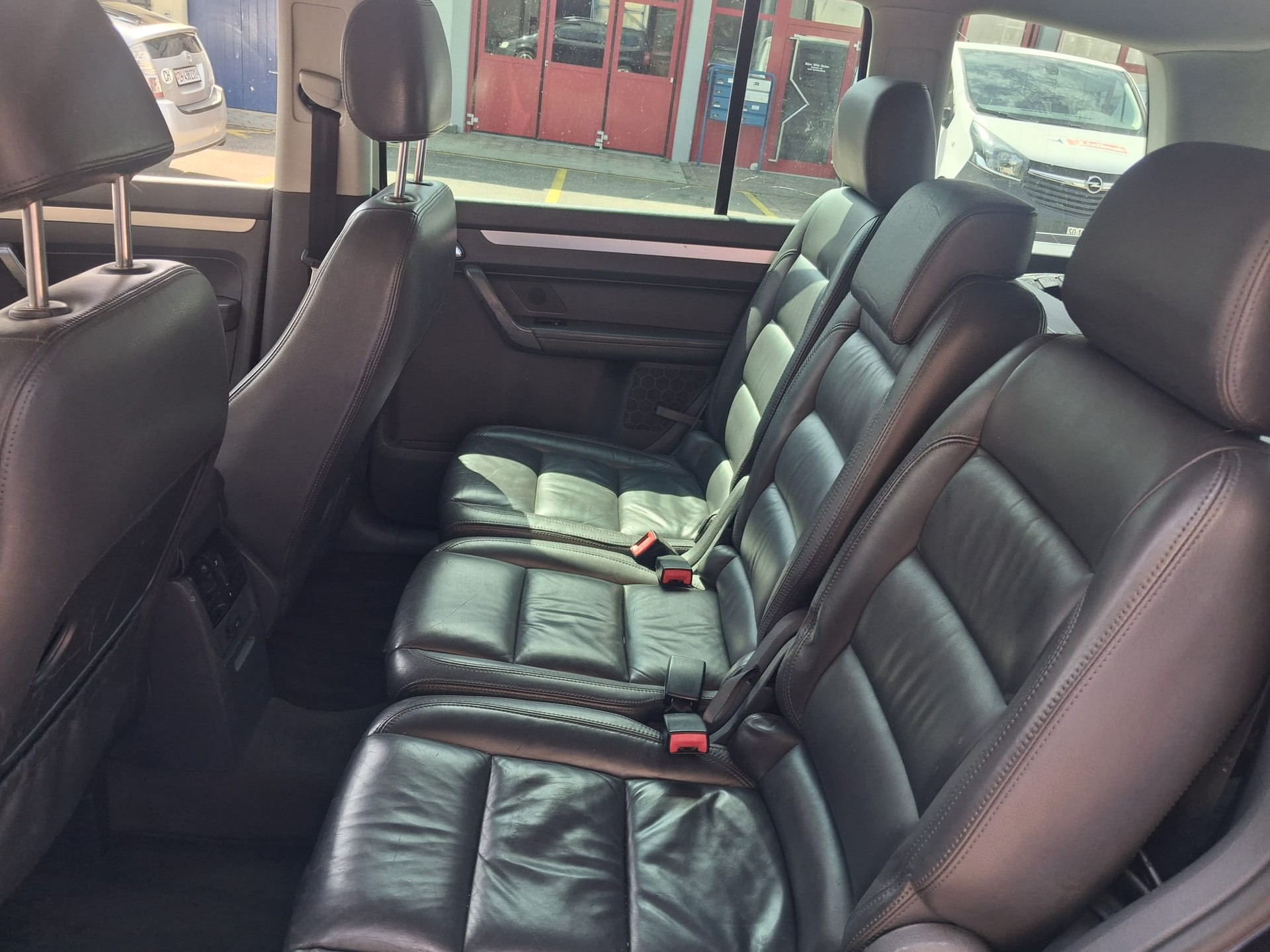 VW Touran 2.0 FSI Highline-image-10