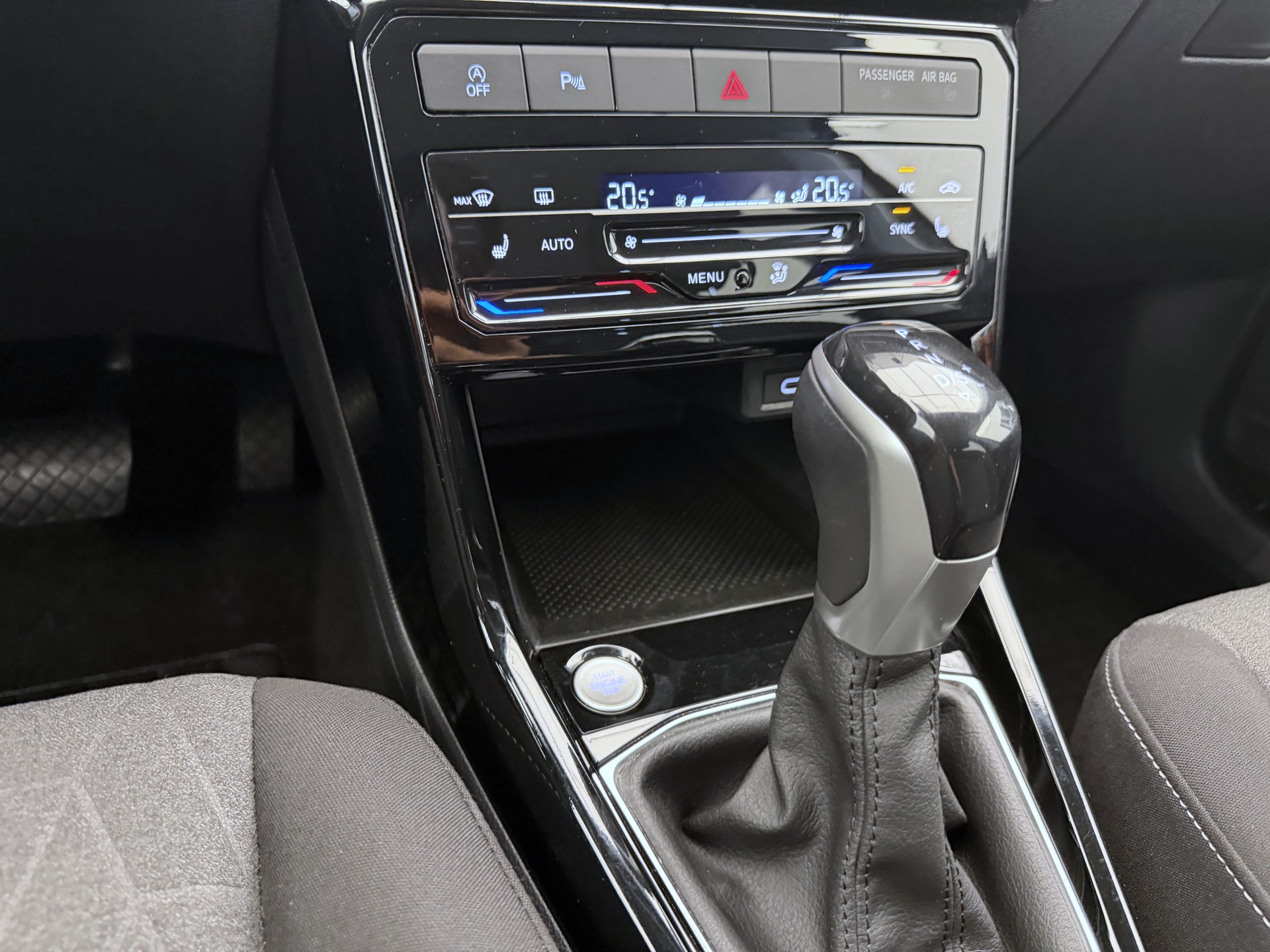 VW T-Cross 1.5 TSI EVO ACT Life DSG-image-11