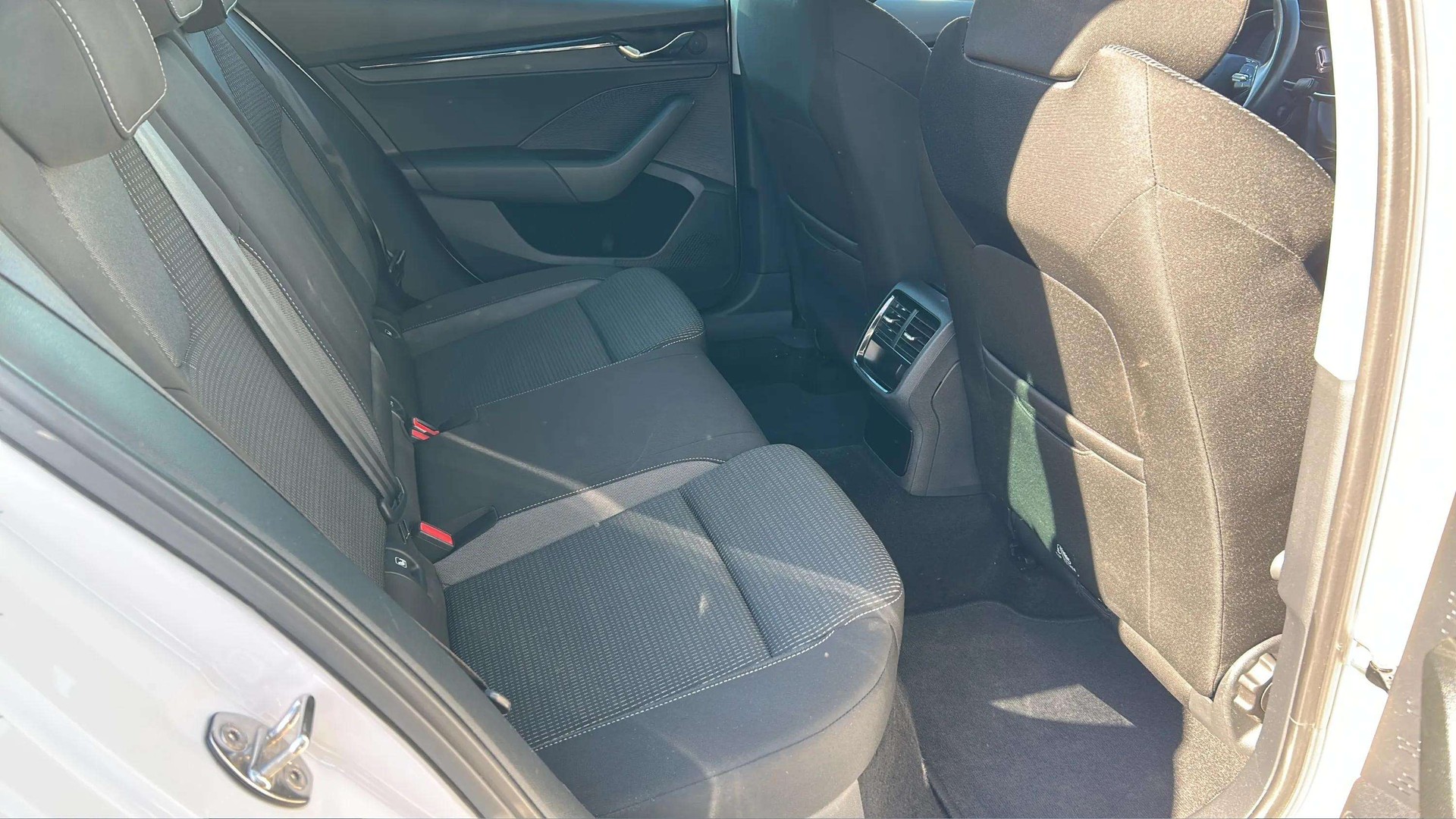 SKODA Octavia Combi 2.0 TDI DSG Ambition 4x4-image-13