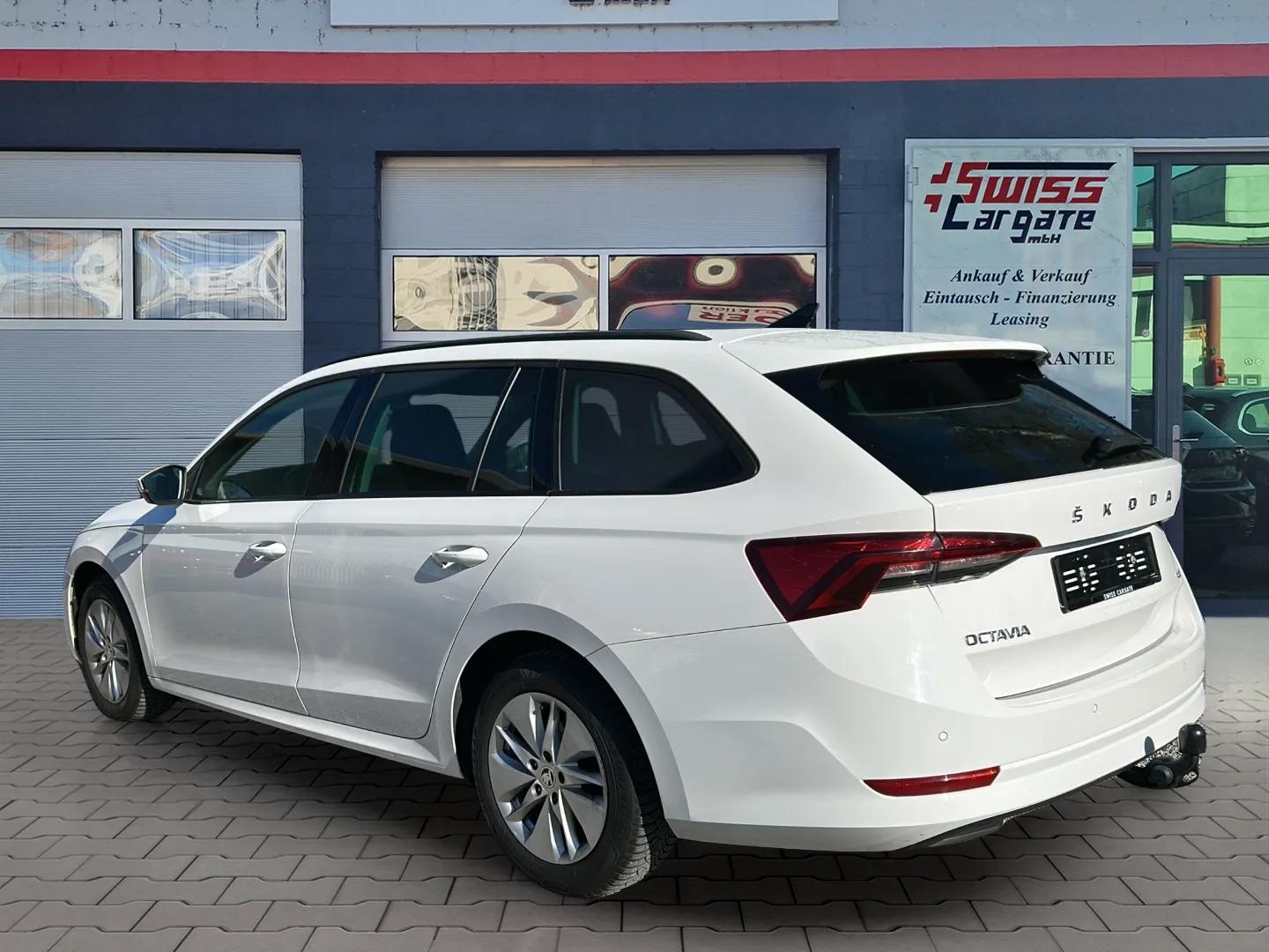 SKODA Octavia Combi 2.0 TDI DSG Ambition 4x4-image-5