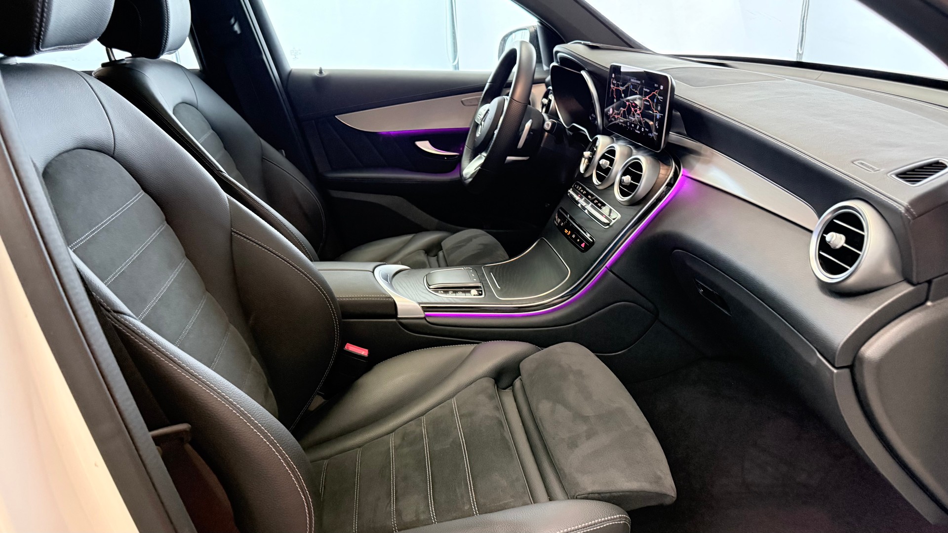 MERCEDES-BENZ GLC 200 Night Star AMG Line 4m Coupé-image-21