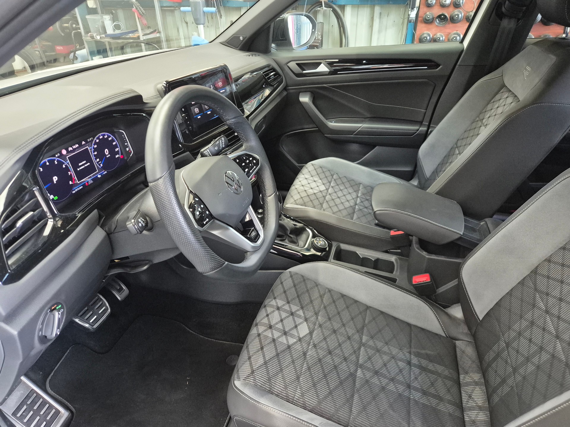 VW T-Roc 2.0 TSI Style DSG 4Motion-image-9