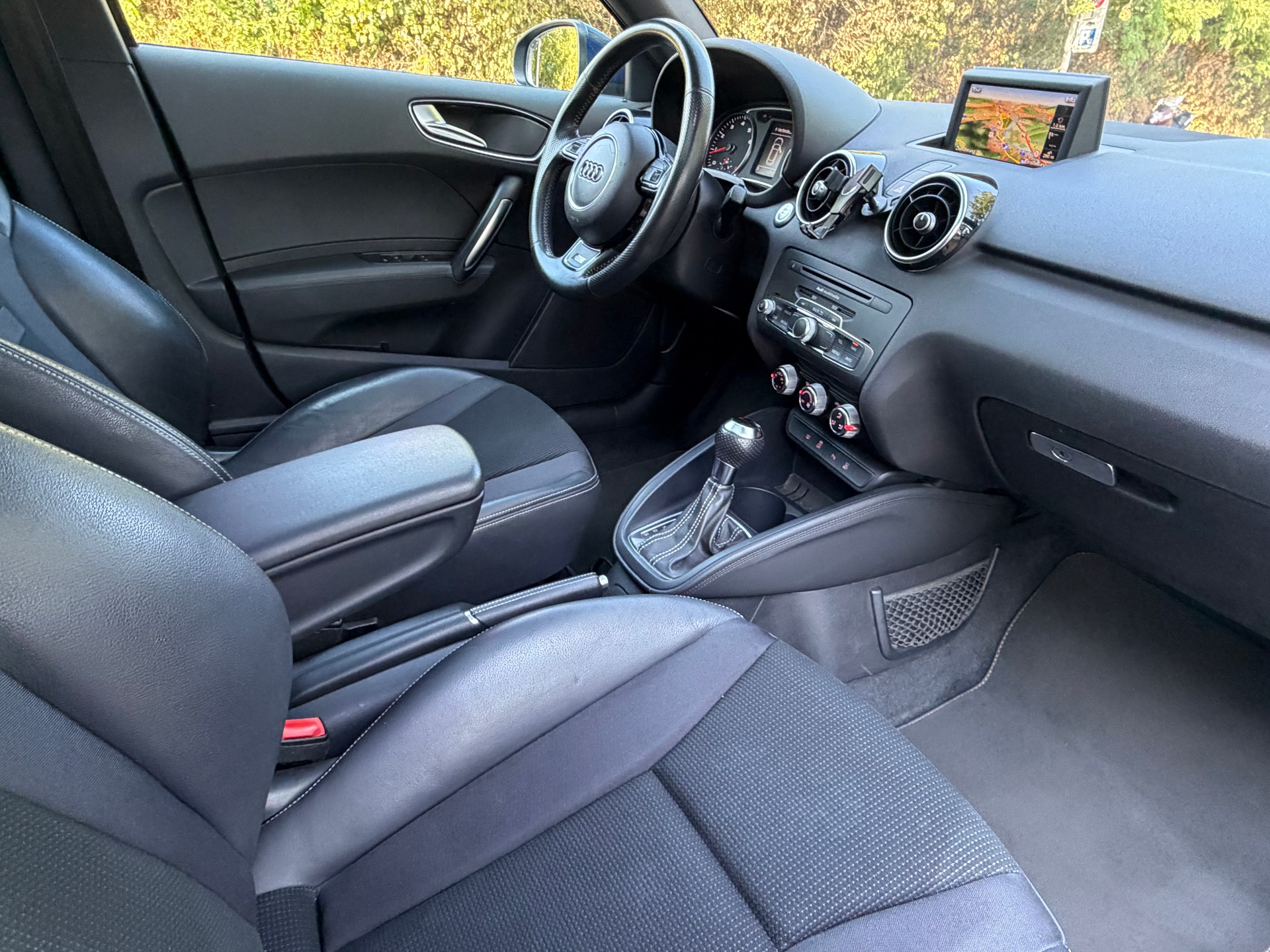 AUDI A1 Sportback Sport 1.4 TFSI Ambition S-tronic-image-12