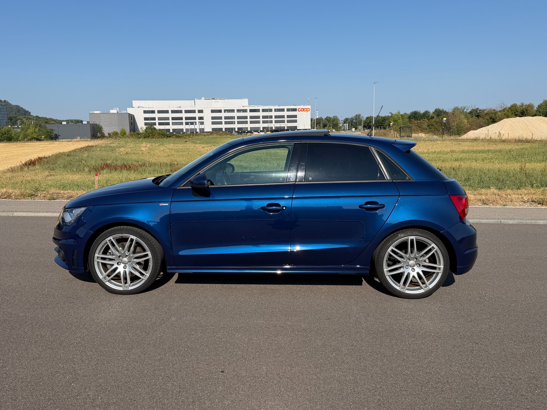 AUDI A1 Sportback Sport 1.4 TFSI Ambition S-tronic-image-11