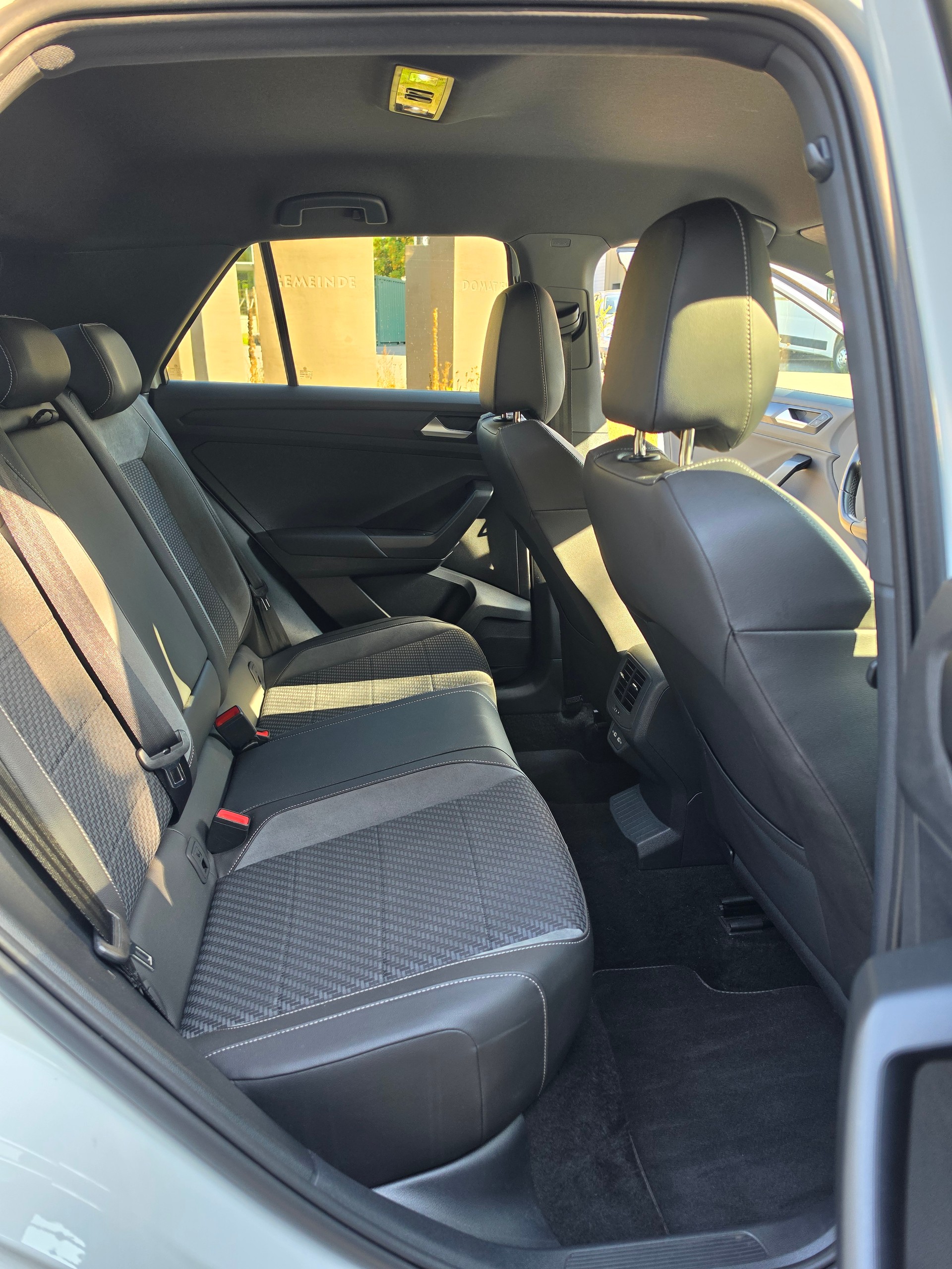 VW T-Roc 2.0 TSI R DSG 4Motion-image-11
