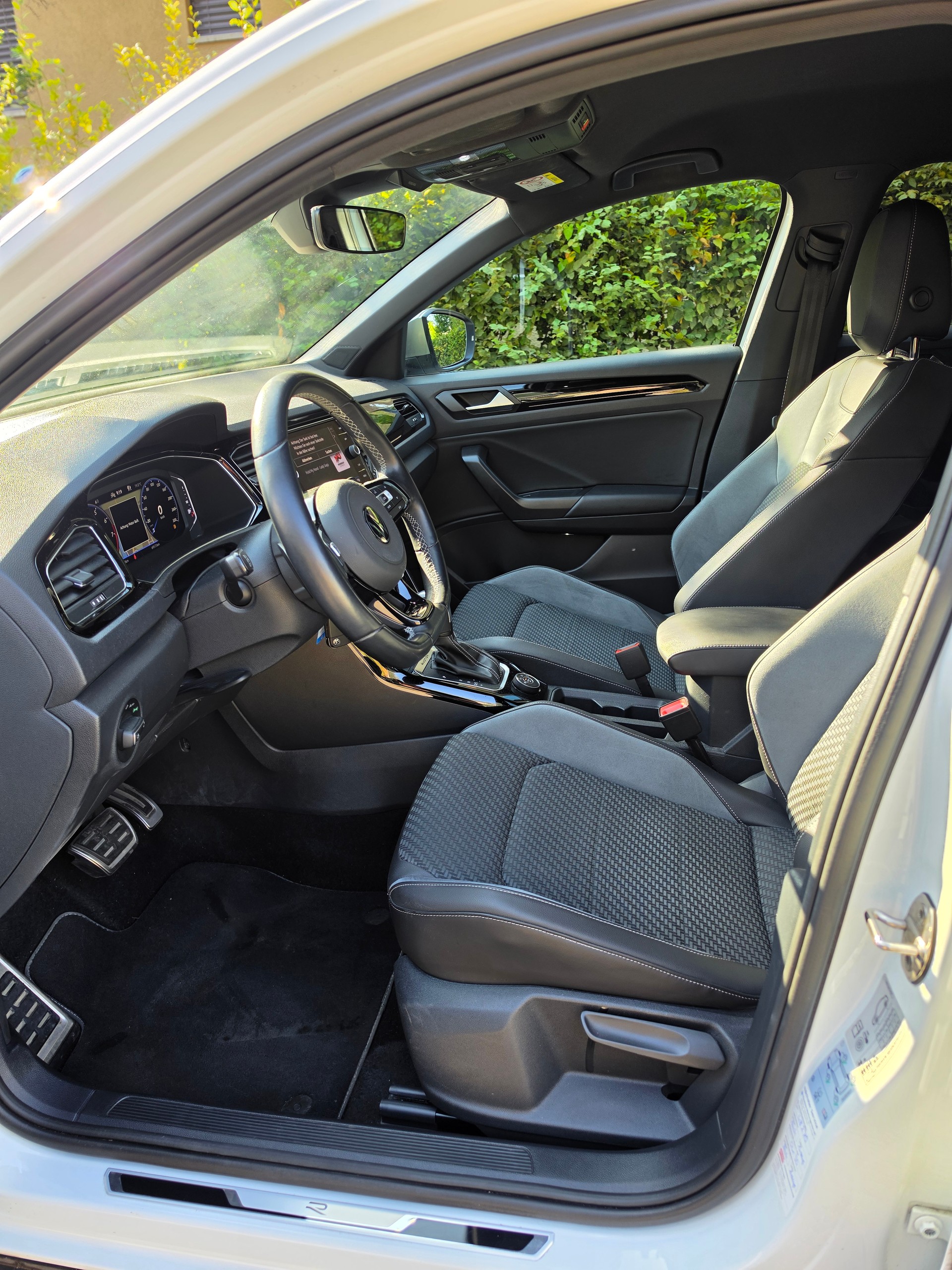 VW T-Roc 2.0 TSI R DSG 4Motion-image-8