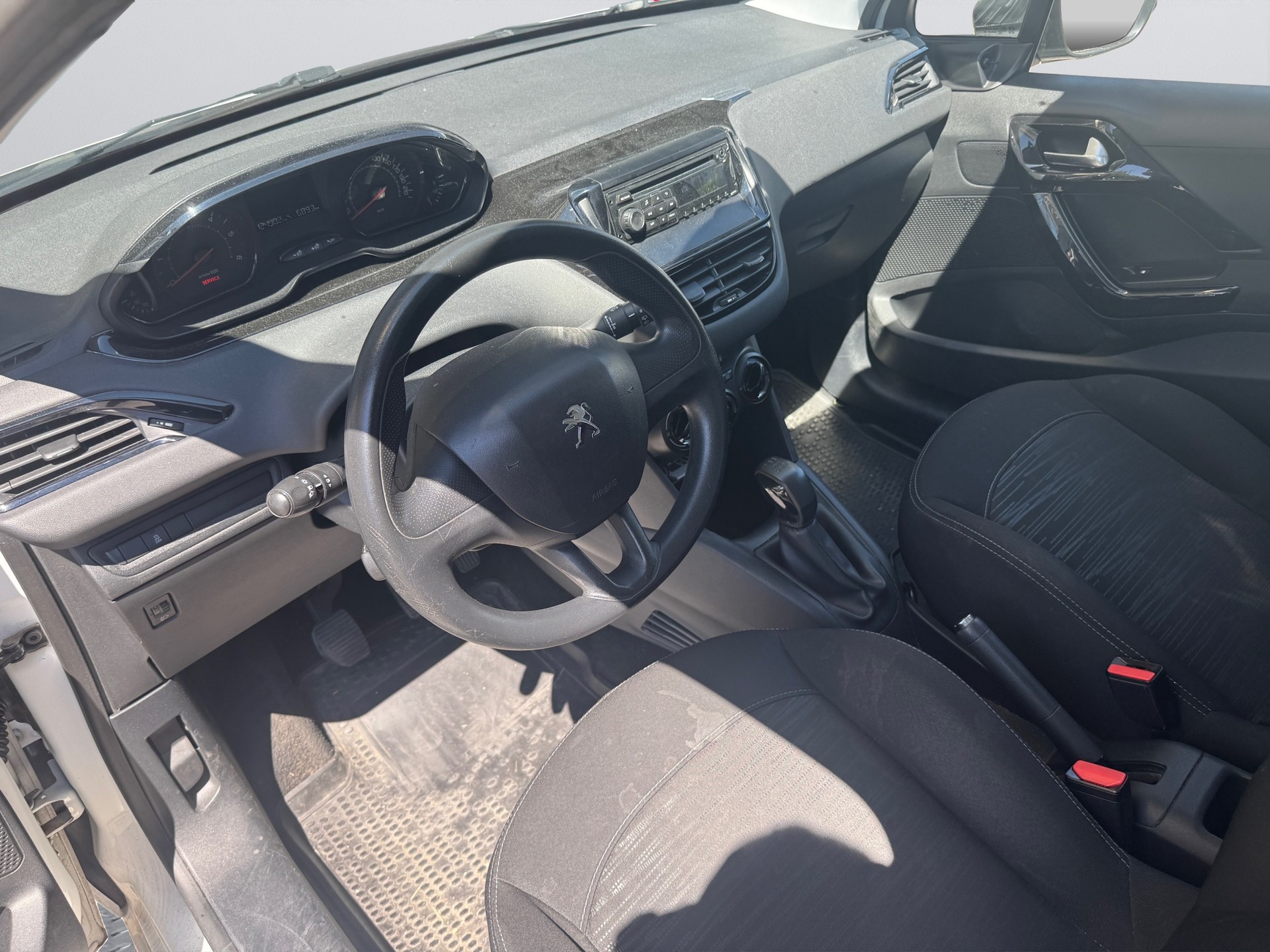 PEUGEOT 208 1.4 e-HDi Active EGS5-image-14