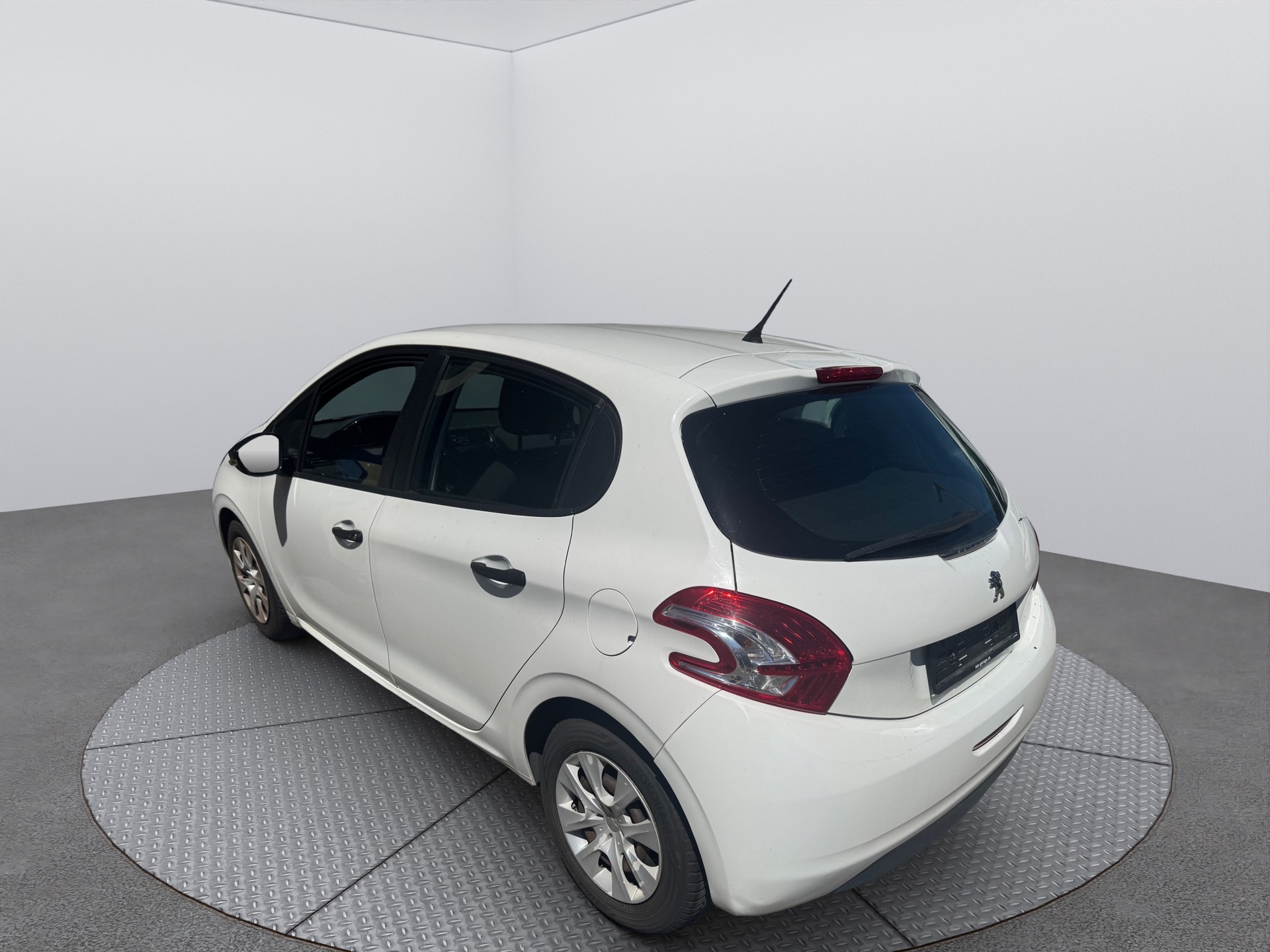 PEUGEOT 208 1.4 e-HDi Active EGS5-image-3