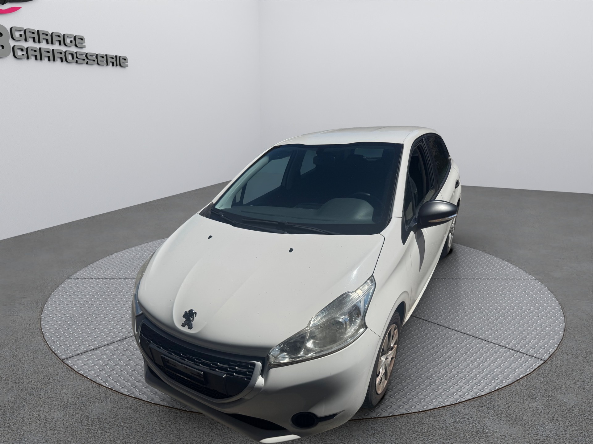 PEUGEOT 208 1.4 e-HDi Active EGS5-image-1
