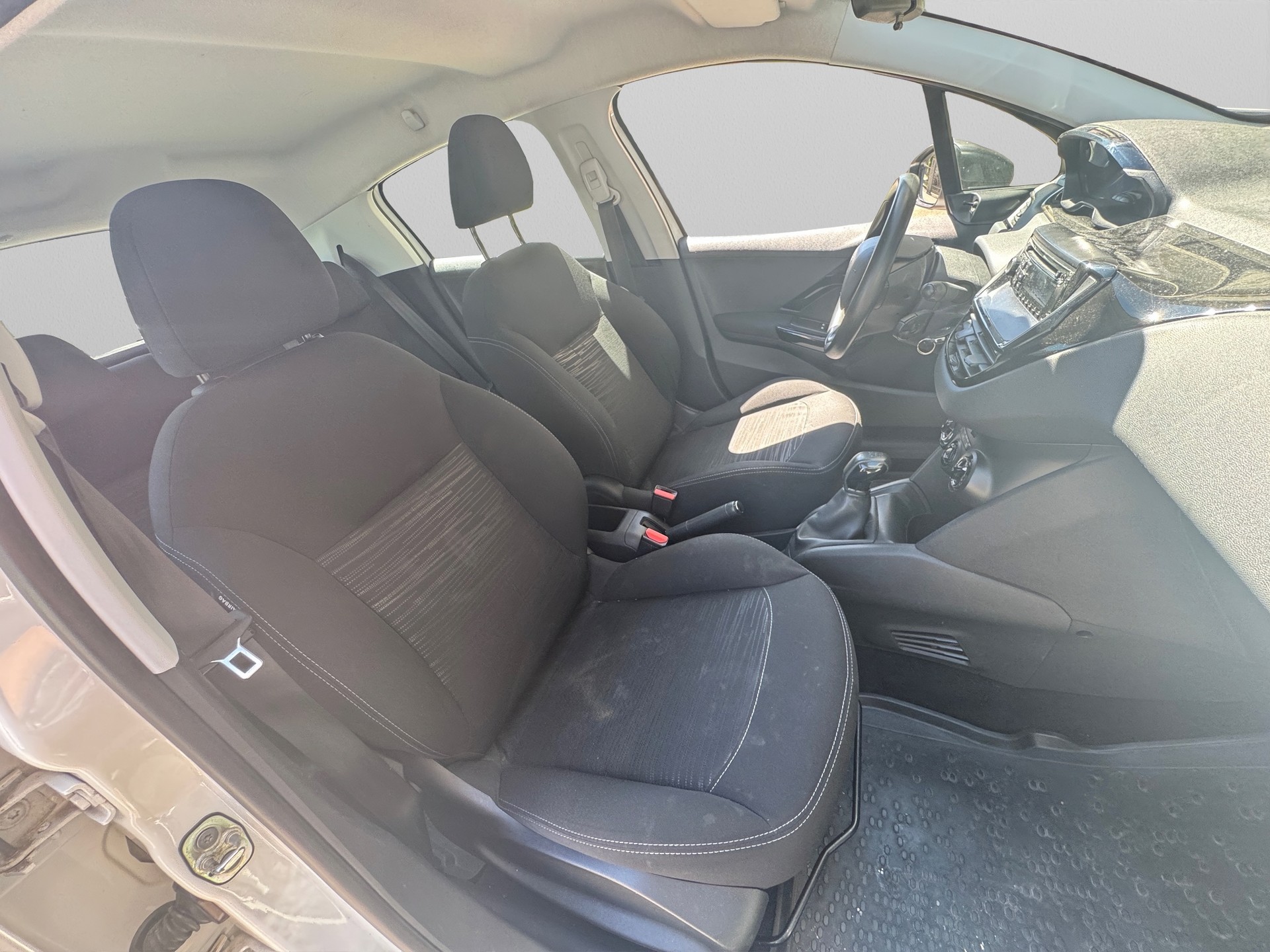 PEUGEOT 208 1.4 e-HDi Active EGS5-image-19