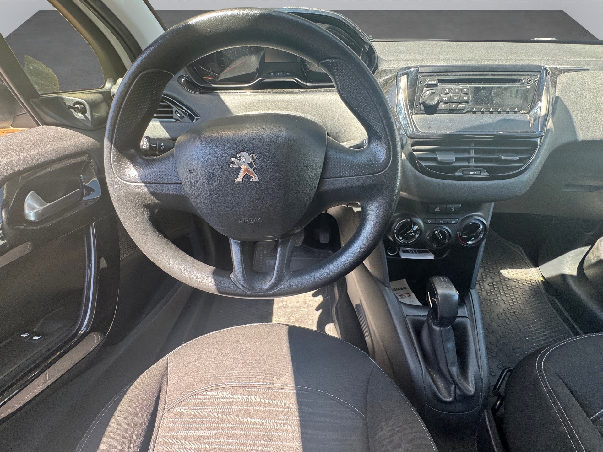 PEUGEOT 208 1.4 e-HDi Active EGS5-image-9