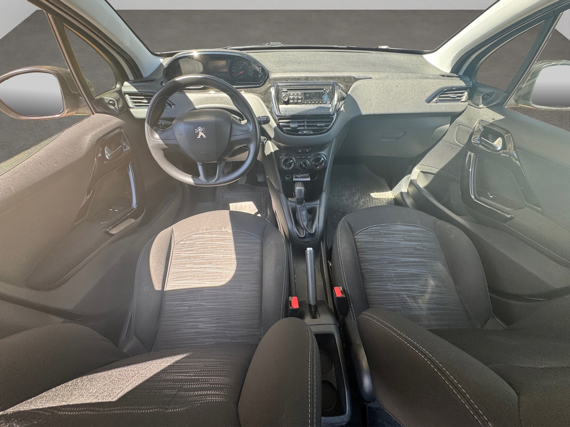 PEUGEOT 208 1.4 e-HDi Active EGS5-image-18