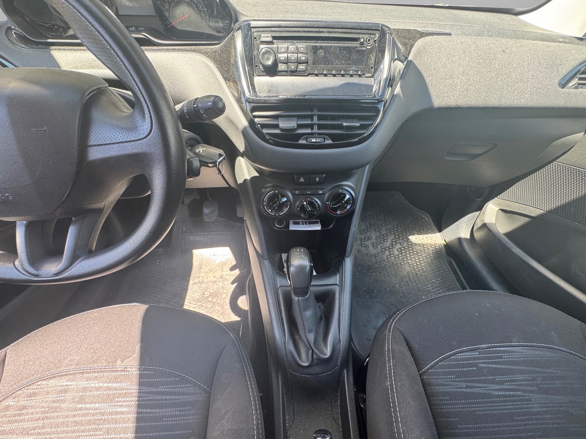 PEUGEOT 208 1.4 e-HDi Active EGS5-image-10