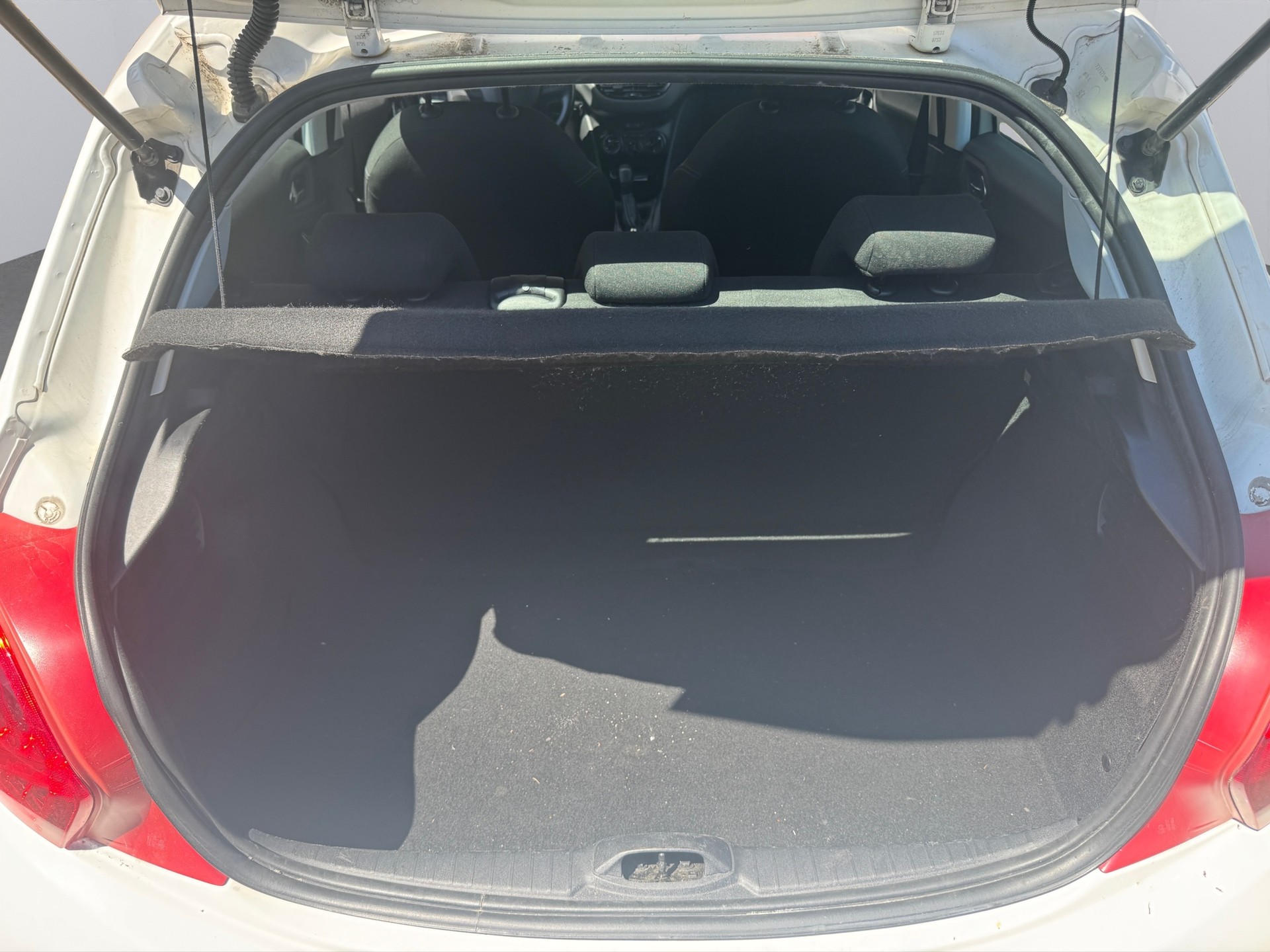 PEUGEOT 208 1.4 e-HDi Active EGS5-image-15