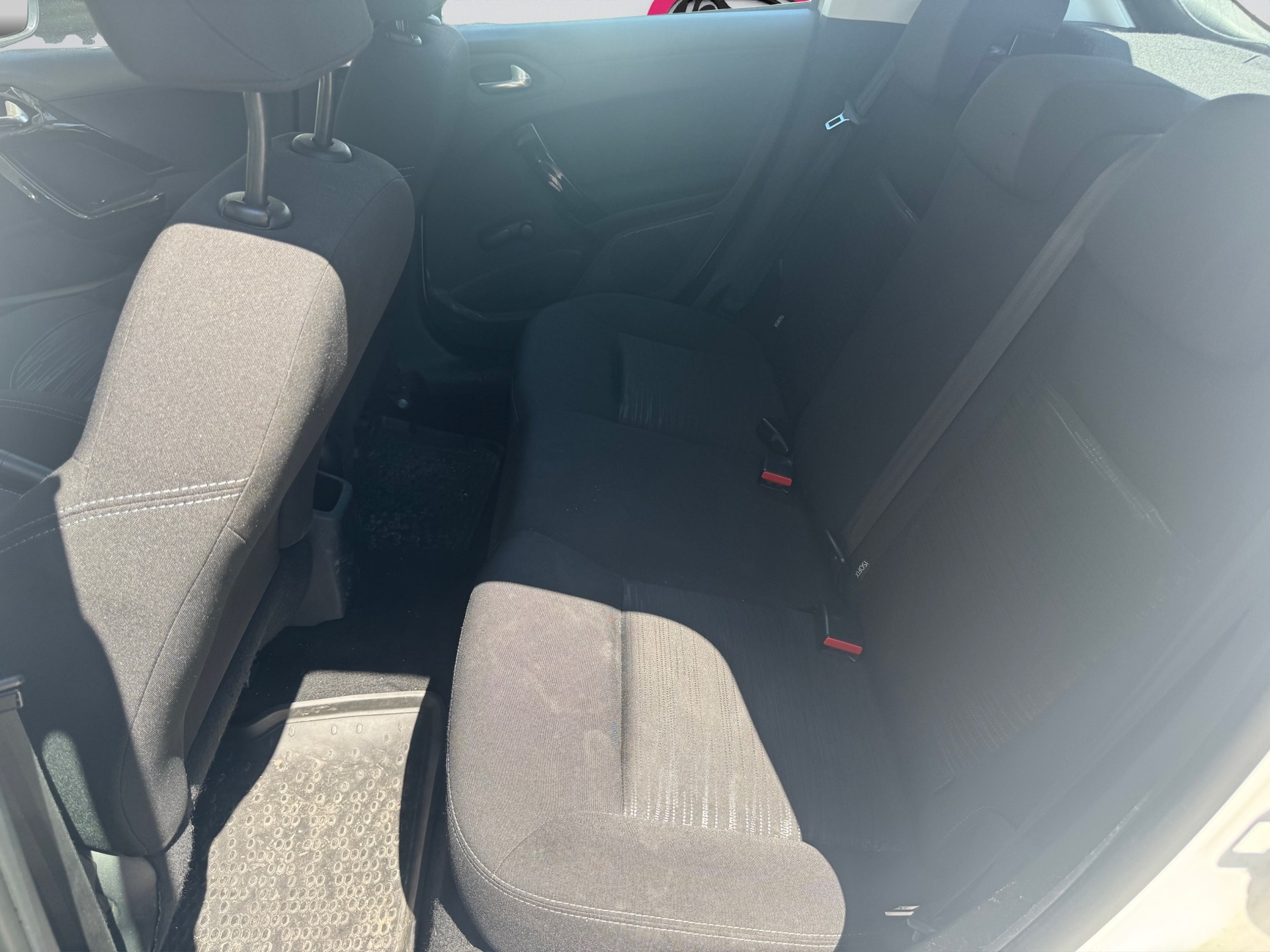 PEUGEOT 208 1.4 e-HDi Active EGS5-image-12