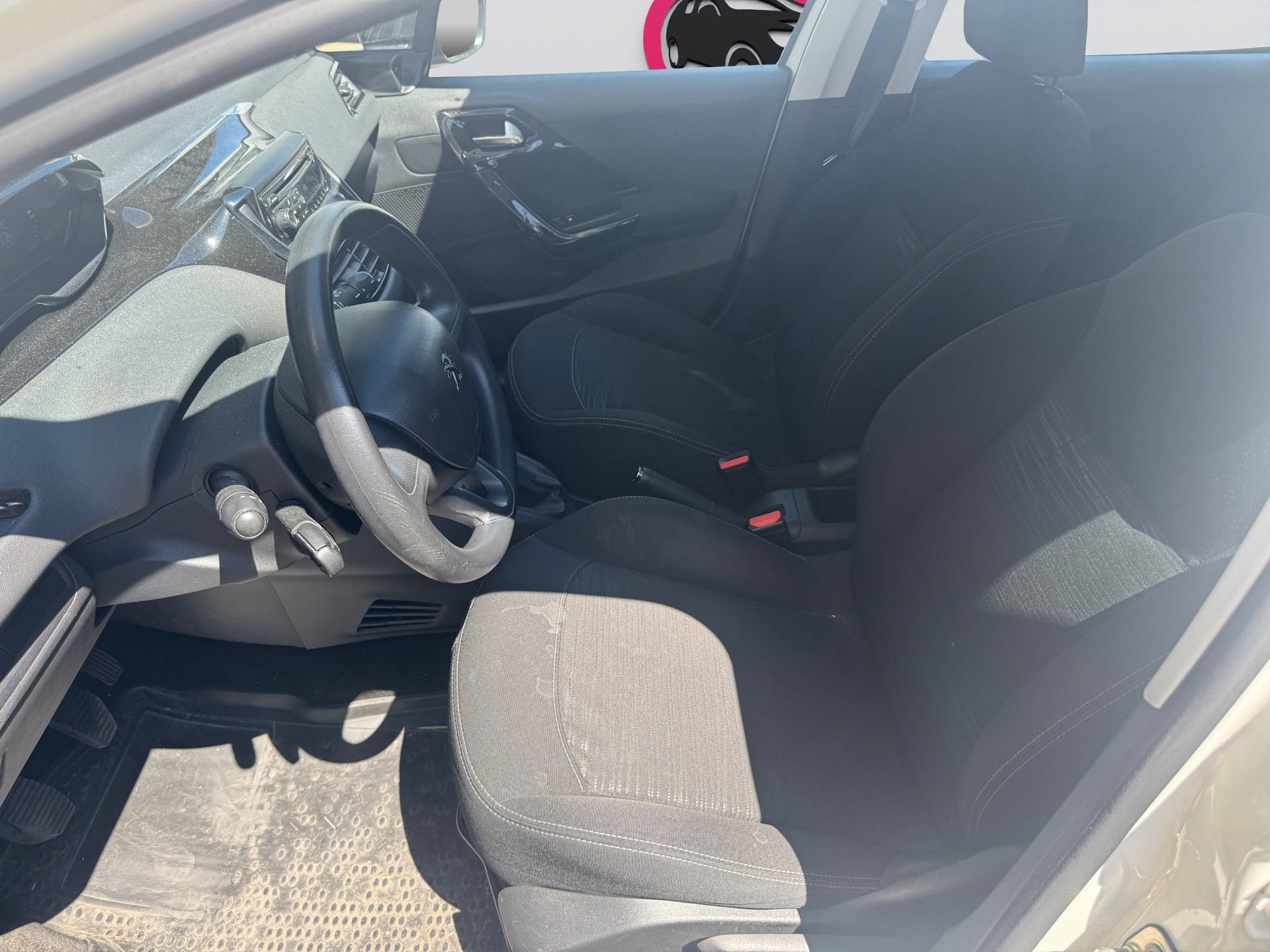 PEUGEOT 208 1.4 e-HDi Active EGS5-image-8