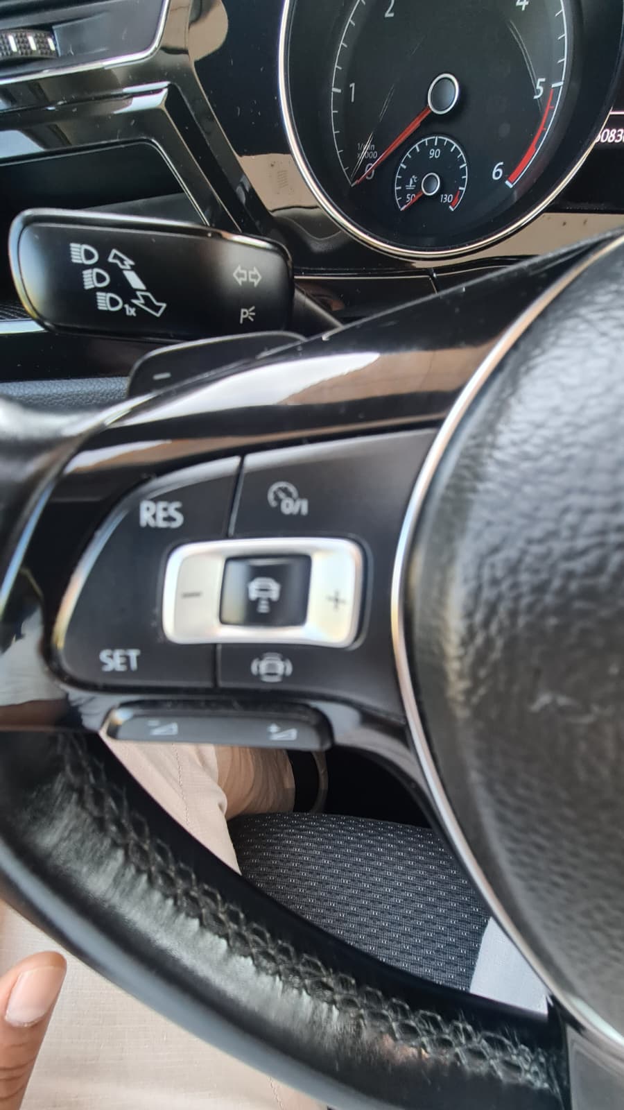 VW Touran 2.0 TDI BlueMotion Technology Comfortline DSG ** Gr-Navi ** RF-Kamera ** Anh-Kupplung ** Abstandsregelsysteme ** Ab MFK-image-10