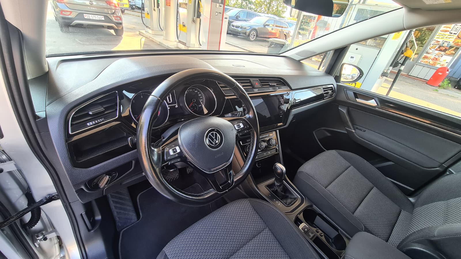 VW Touran 2.0 TDI BlueMotion Technology Comfortline DSG ** Gr-Navi ** RF-Kamera ** Anh-Kupplung ** Abstandsregelsysteme ** Ab MFK-image-17