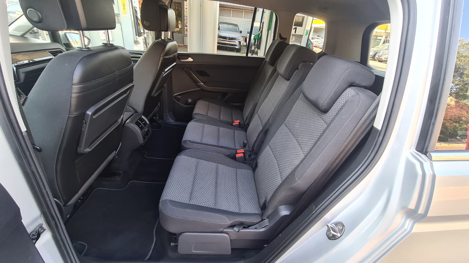 VW Touran 2.0 TDI BlueMotion Technology Comfortline DSG ** Gr-Navi ** RF-Kamera ** Anh-Kupplung ** Abstandsregelsysteme ** Ab MFK-image-19