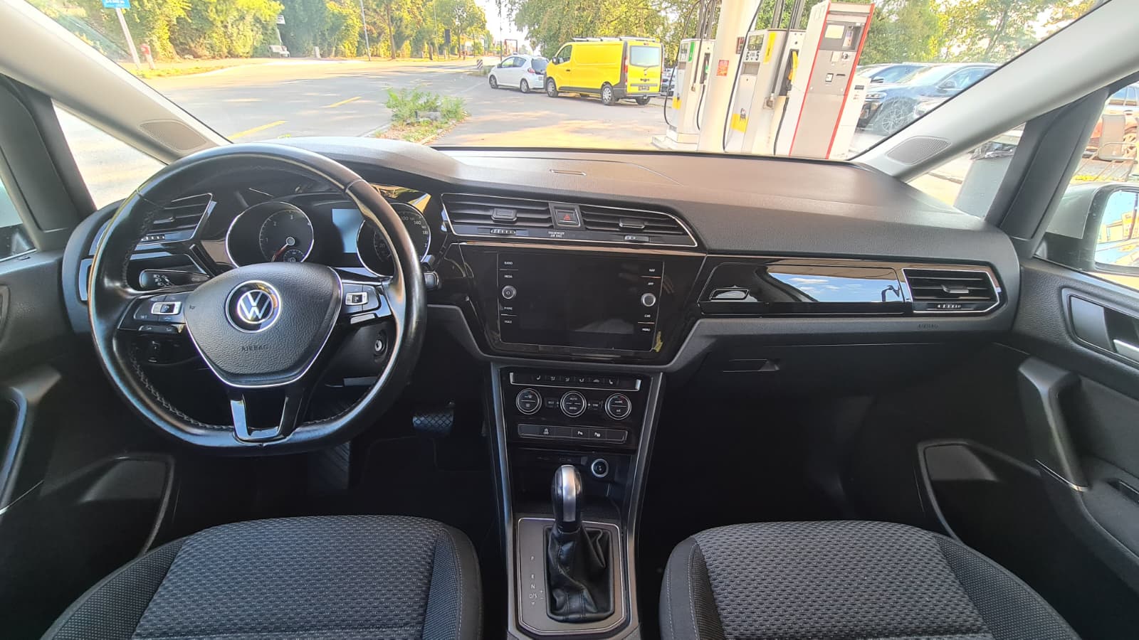 VW Touran 2.0 TDI BlueMotion Technology Comfortline DSG ** Gr-Navi ** RF-Kamera ** Anh-Kupplung ** Abstandsregelsysteme ** Ab MFK-image-16