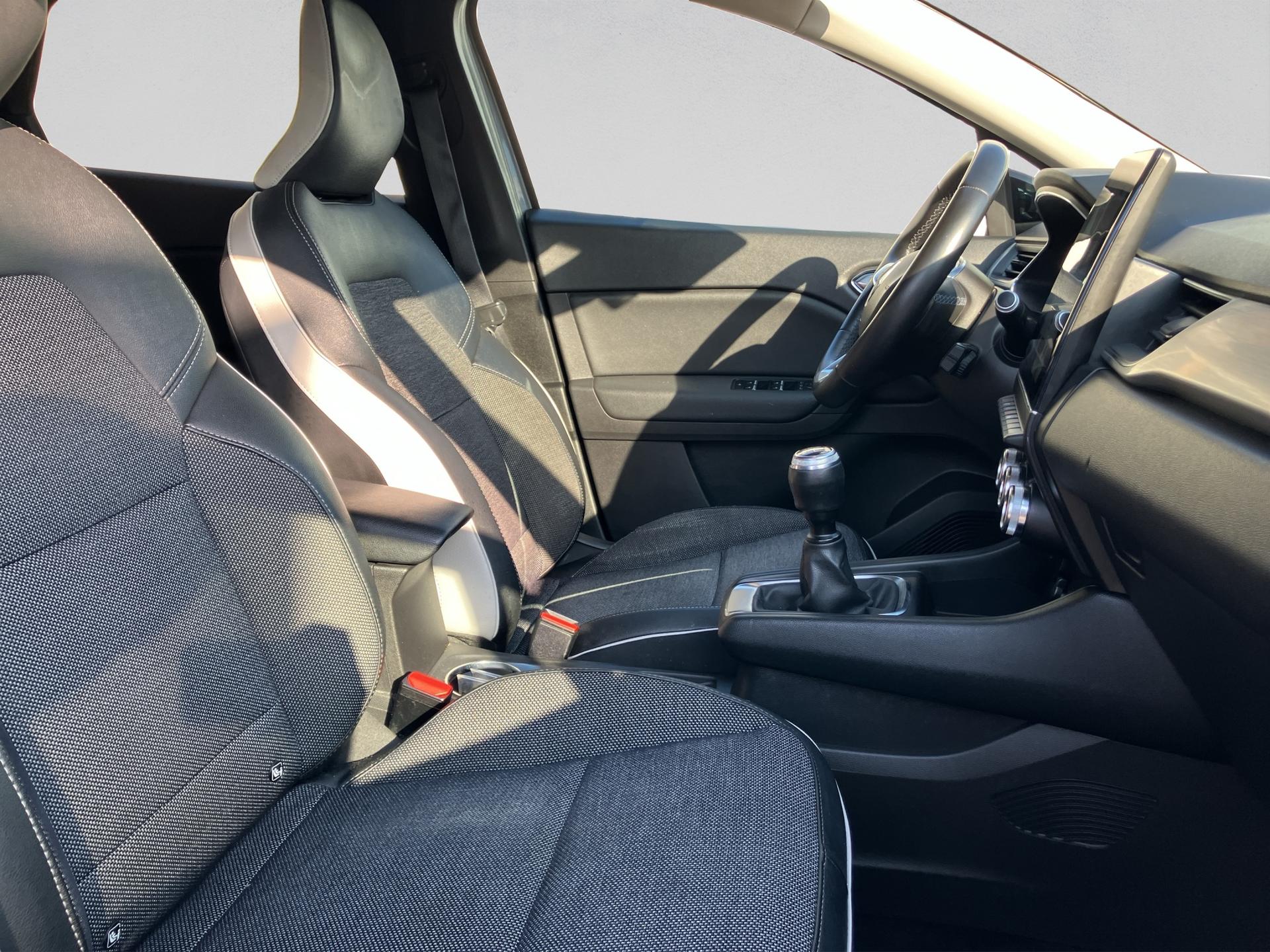 RENAULT Captur 1.0 TCe Intens-image-16
