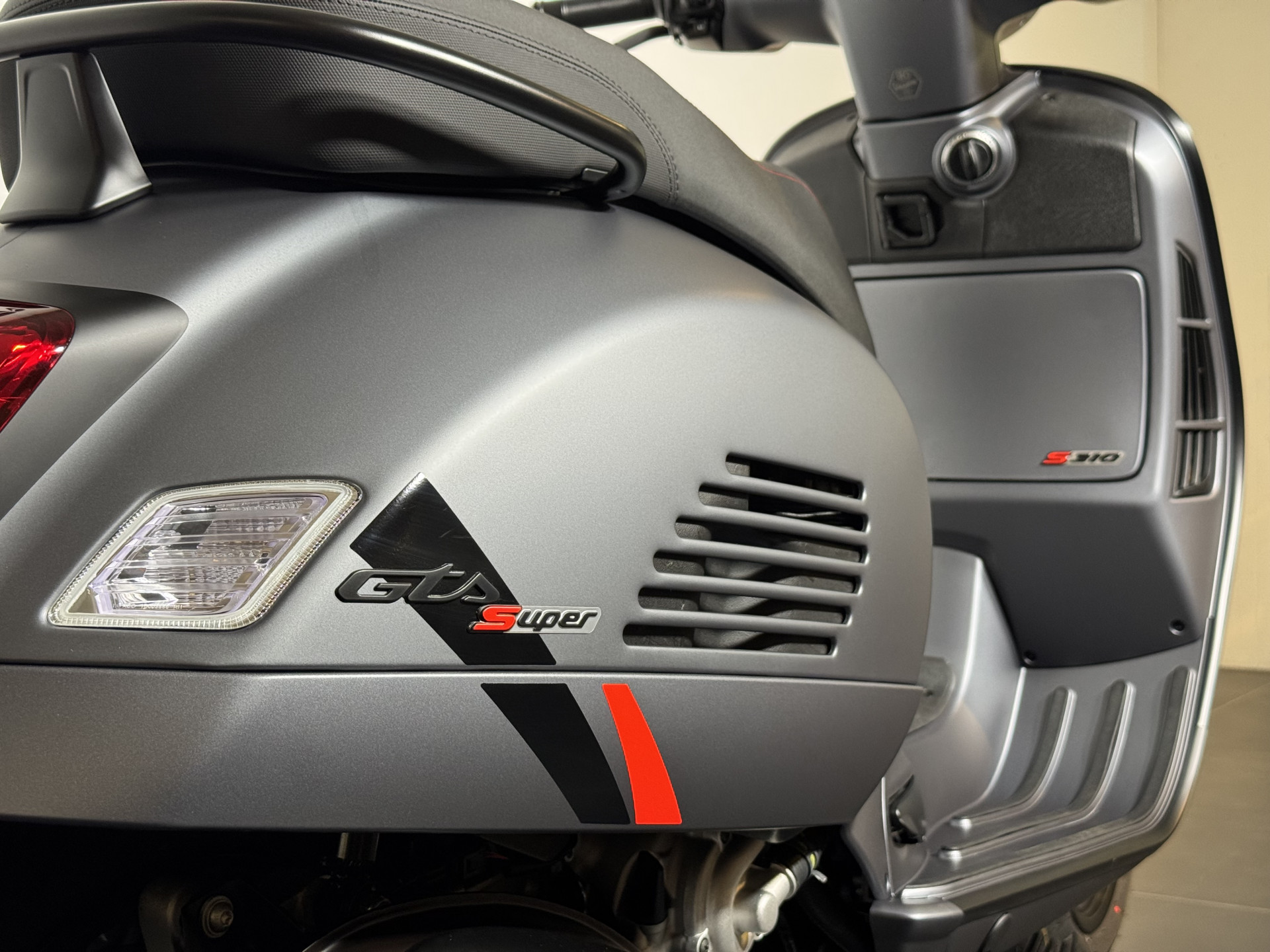 PIAGGIO Vespa GTS 310 Super Sport MY 2026-showroom-element-3