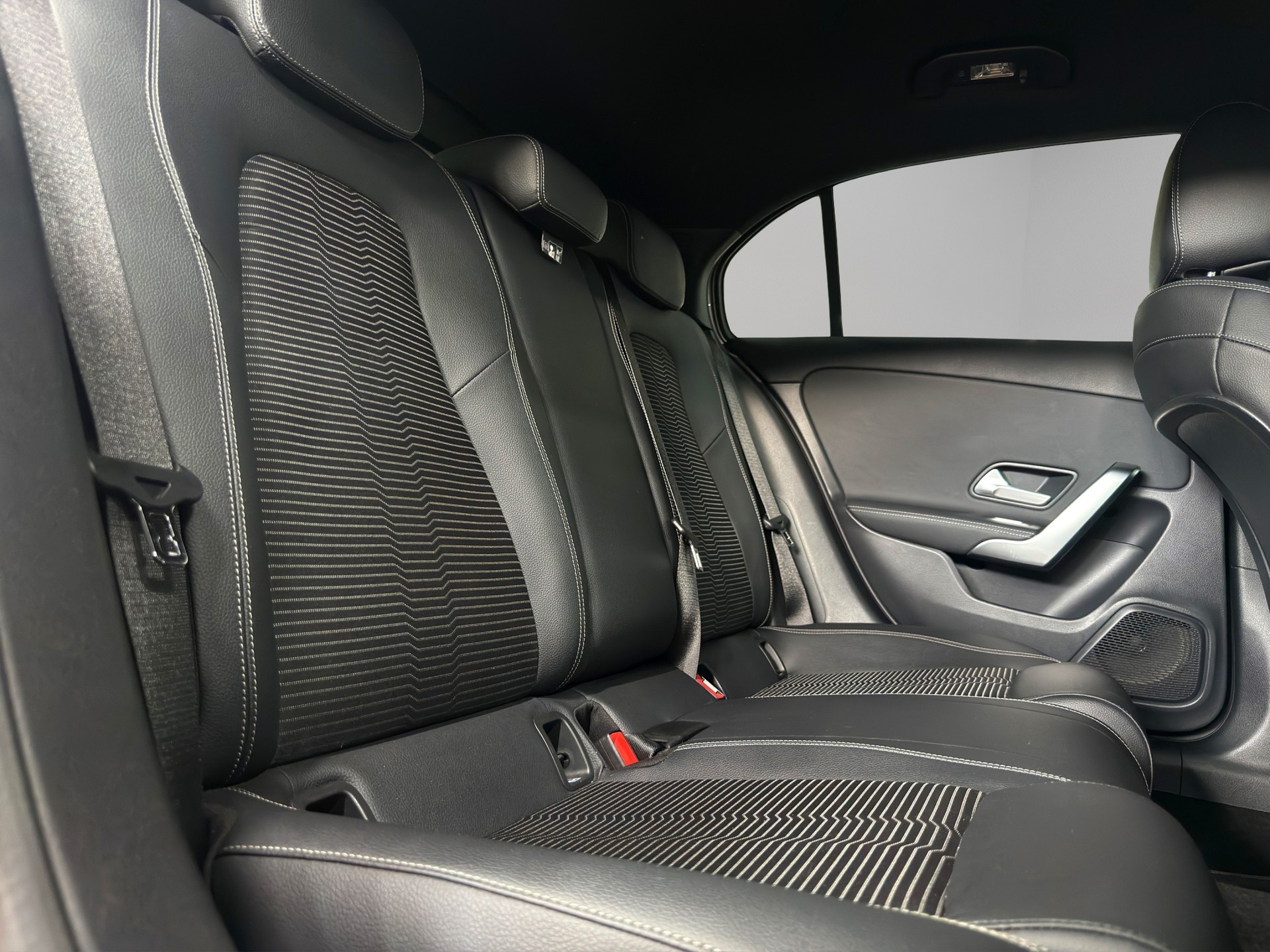 MERCEDES-BENZ A 200 d 8G-DCT-image-24