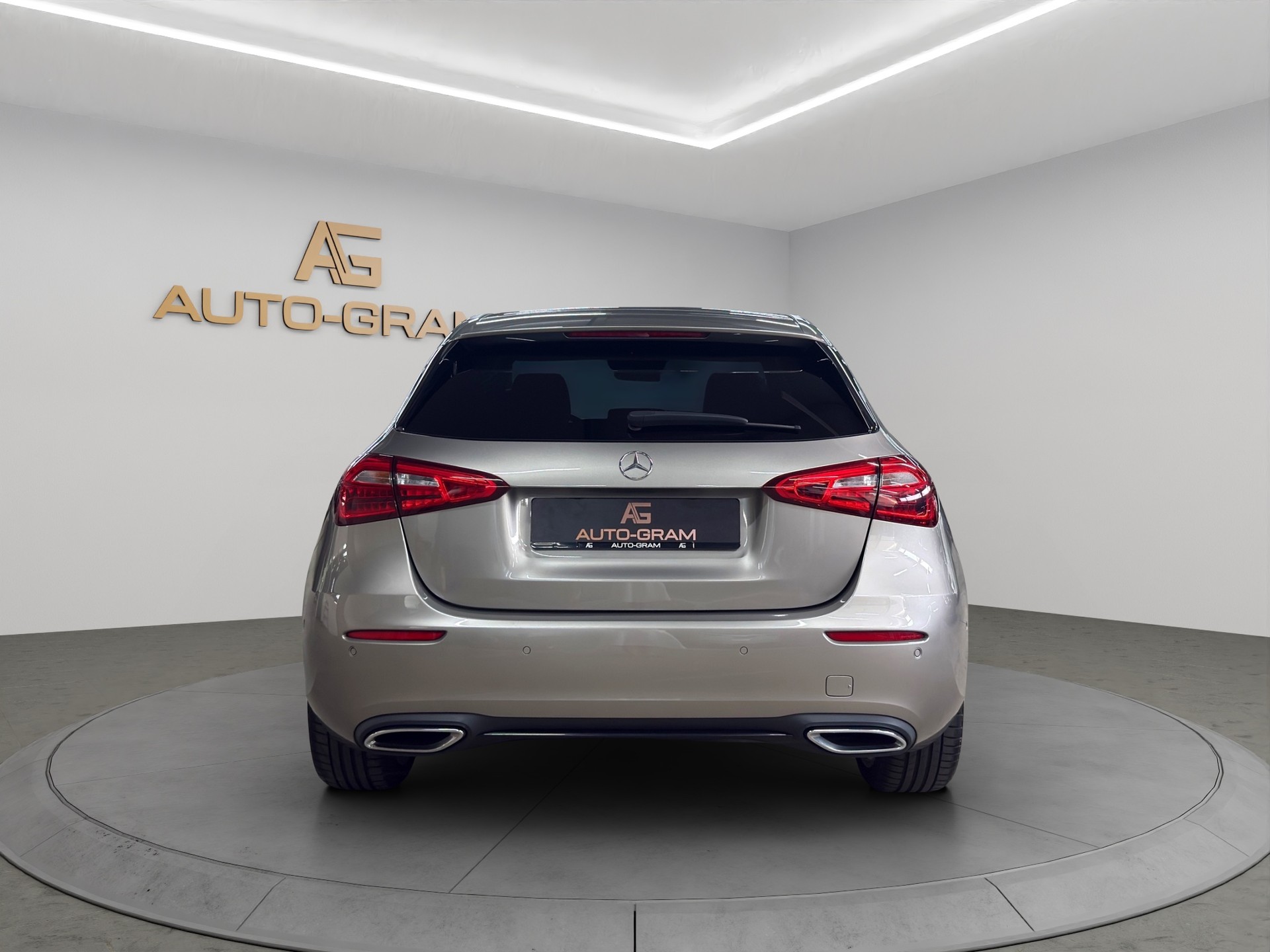 MERCEDES-BENZ A 200 d 8G-DCT-showroom-element-3