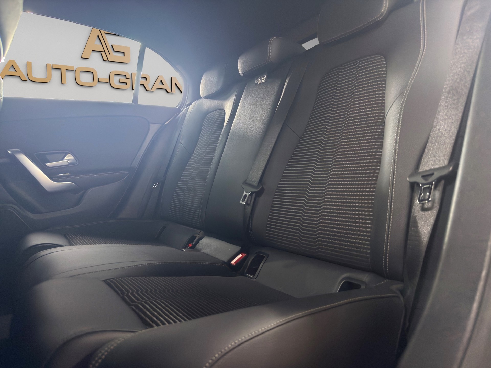 MERCEDES-BENZ A 200 d 8G-DCT-image-23