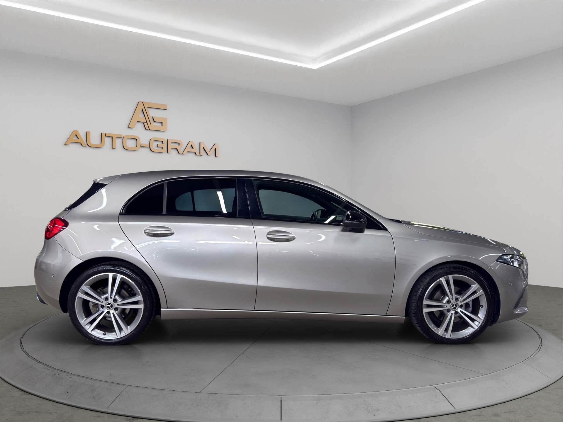 MERCEDES-BENZ A 200 d 8G-DCT-image-5
