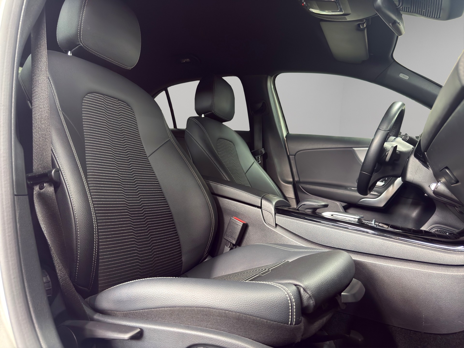 MERCEDES-BENZ A 200 d 8G-DCT-image-13