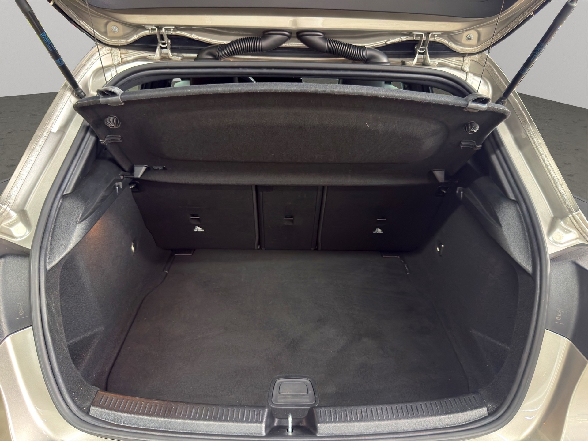 MERCEDES-BENZ A 200 d 8G-DCT-image-25