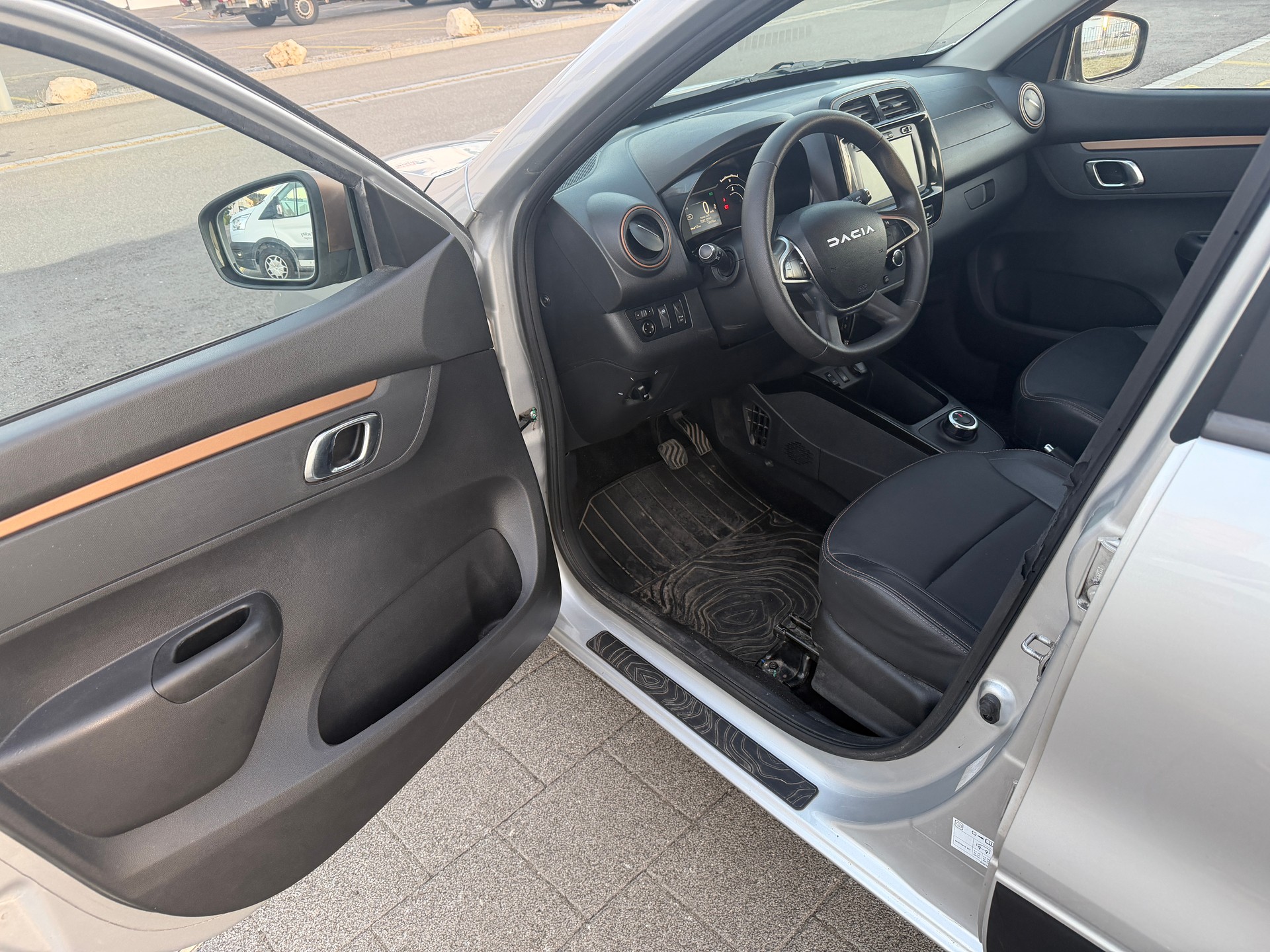 DACIA Spring 27 kWh Electric 65 Extreme-image-9