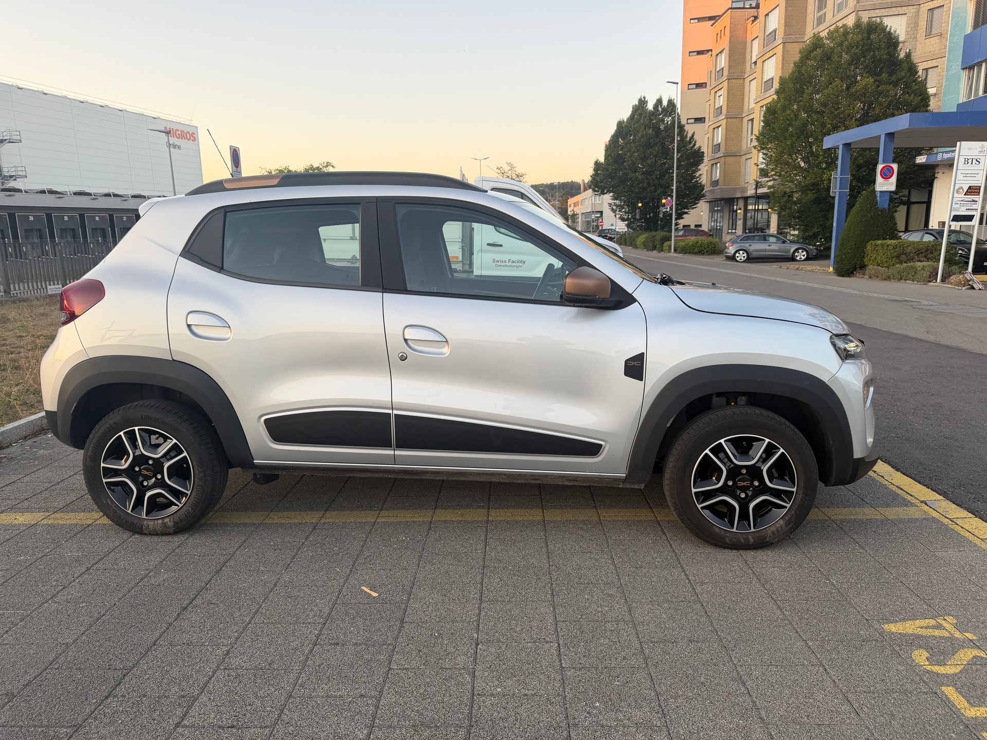DACIA Spring 27 kWh Electric 65 Extreme-image-3