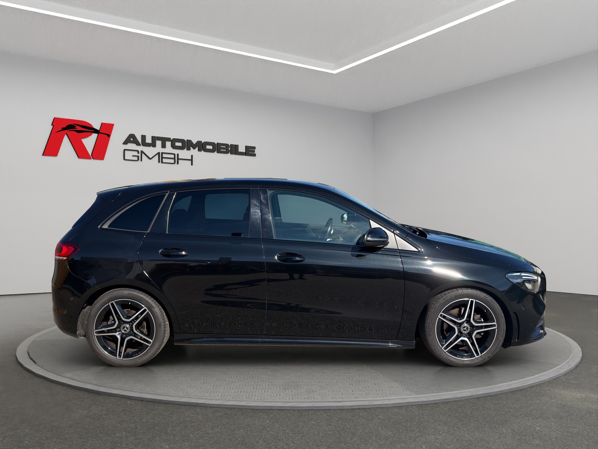 MERCEDES-BENZ B 200 d Night Star 8G-DCT-image-4