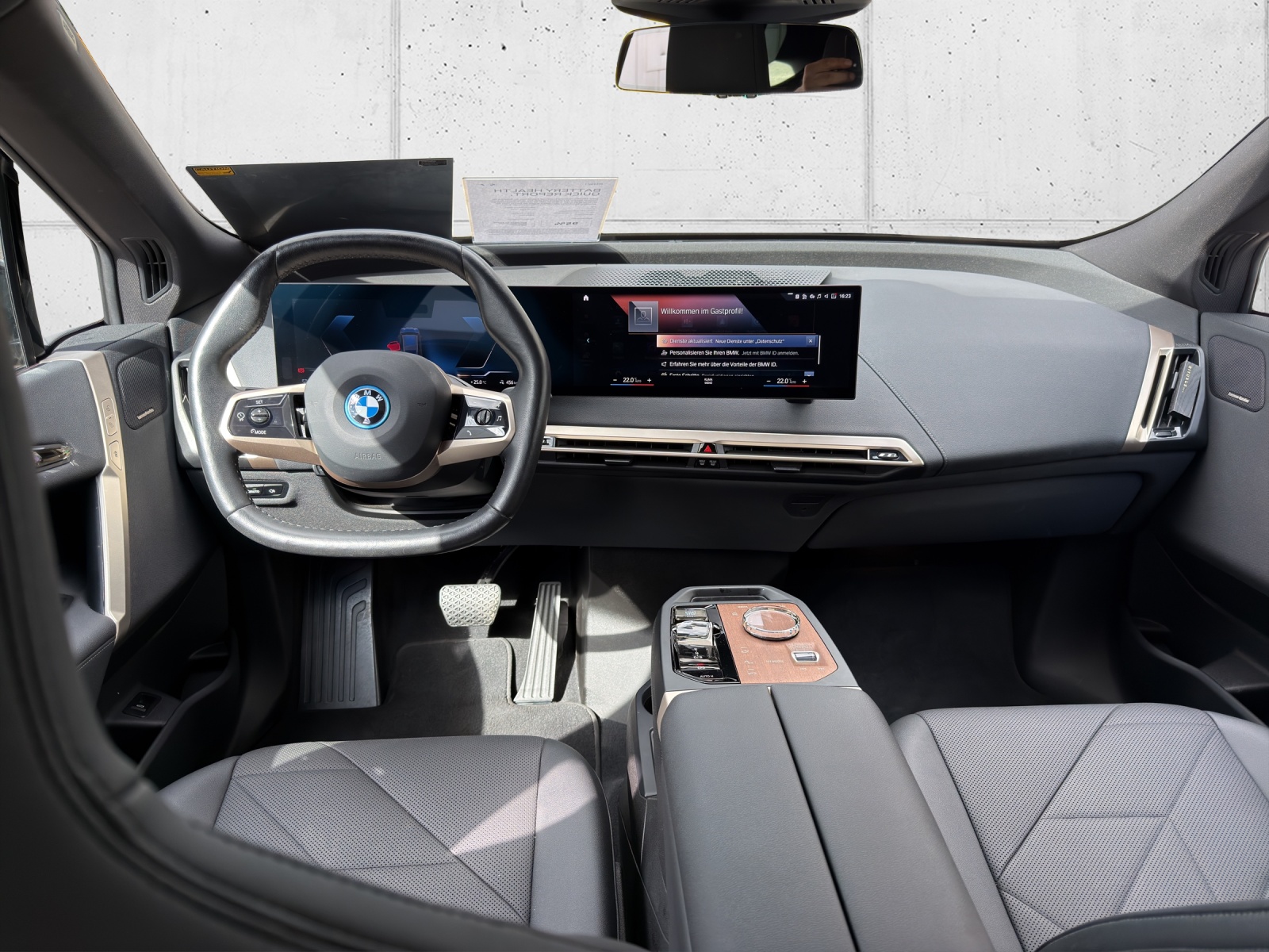 BMW iX xDrive50-image-13