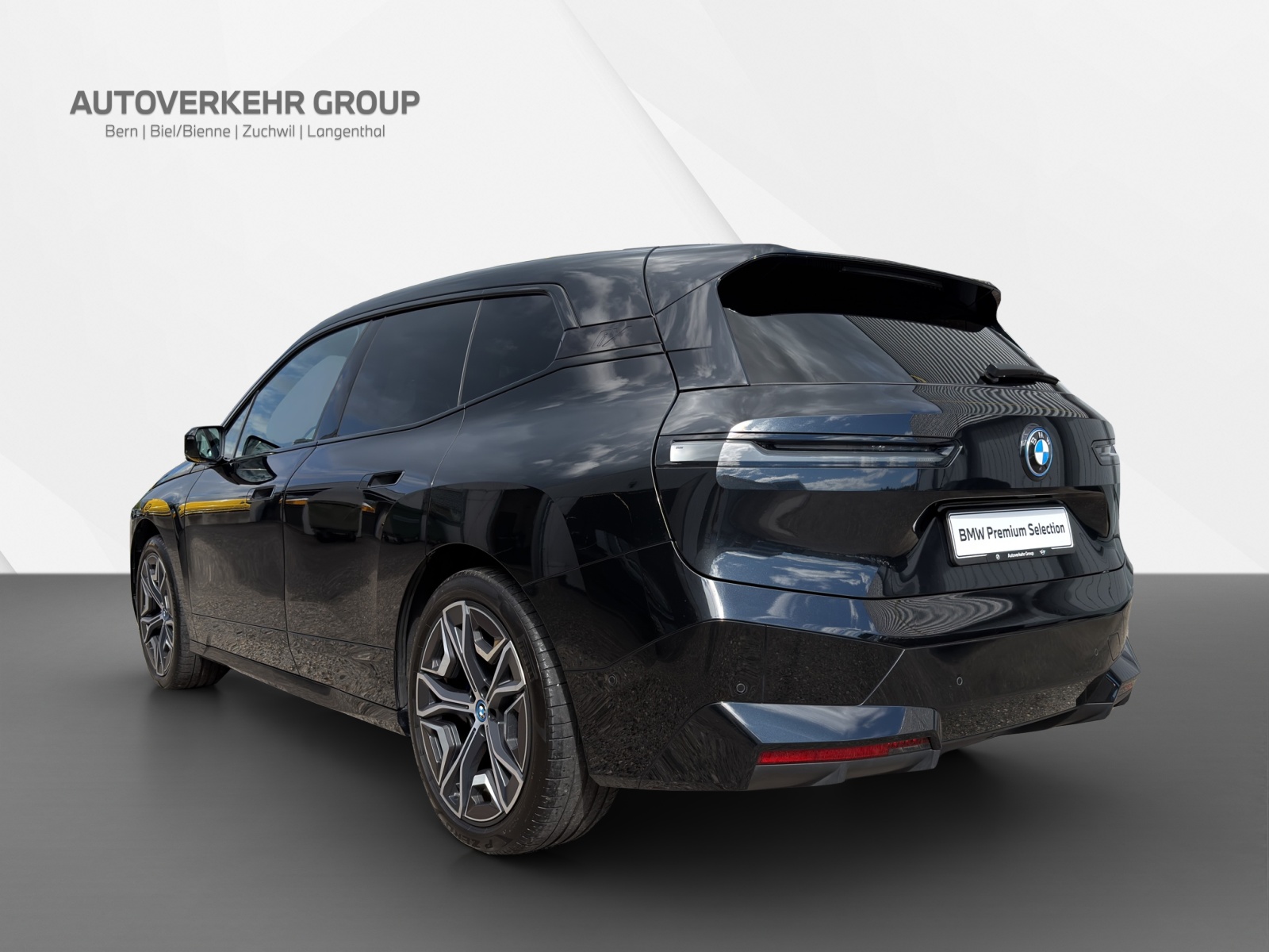 BMW iX xDrive50-showroom-element-3