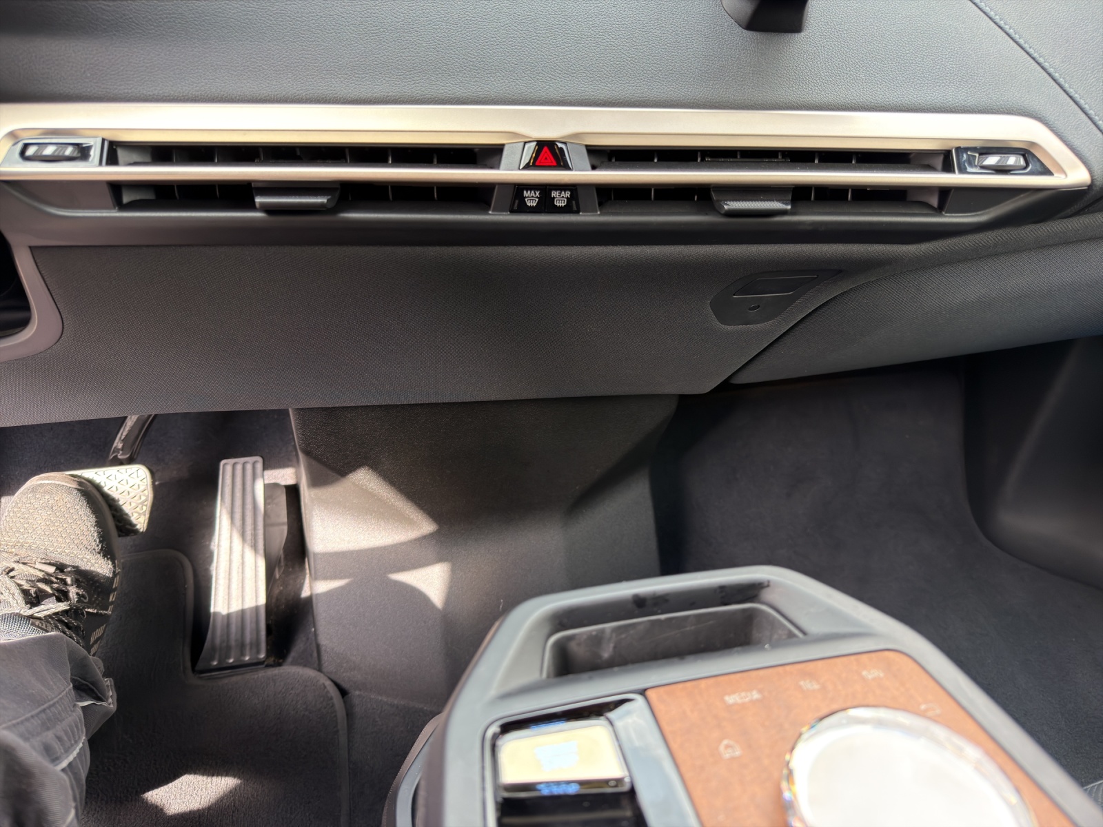 BMW iX xDrive50-image-16