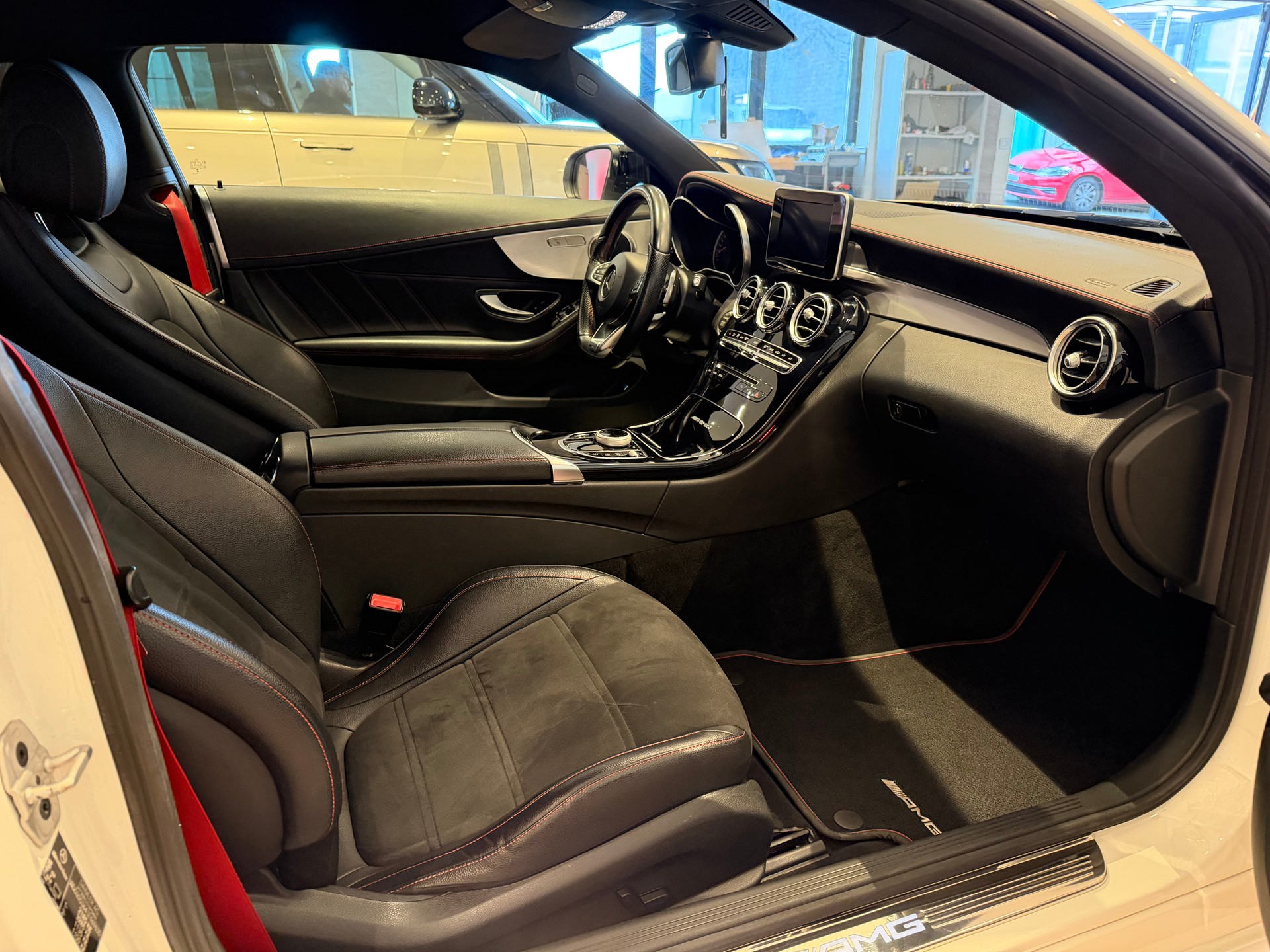 MERCEDES-BENZ C 43 AMG 4matic Coupé-image-6